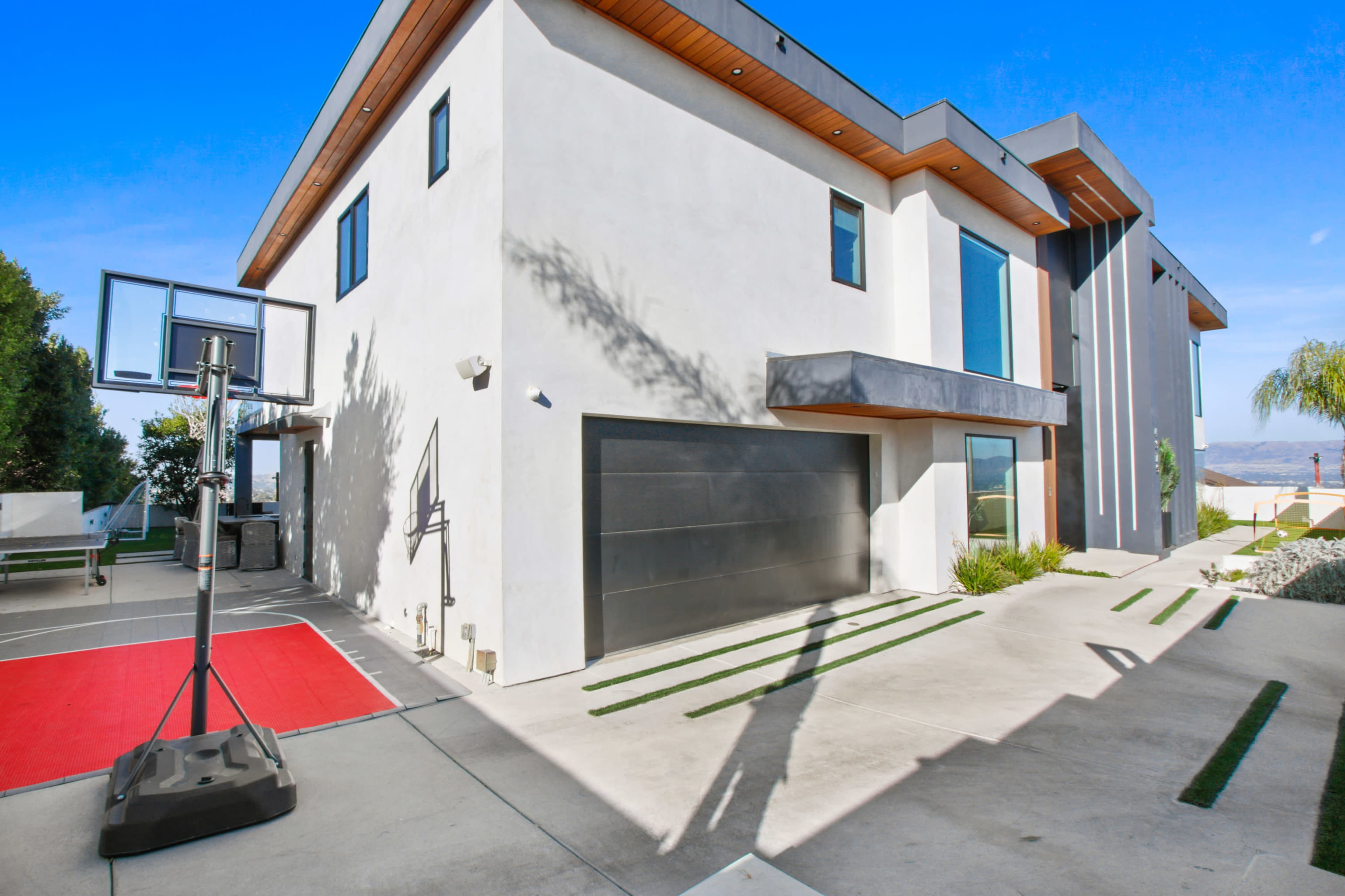 Heavenly Heights: Unique Modern Design Above the Valley Image in Woodland Hills, woodland hills, CA