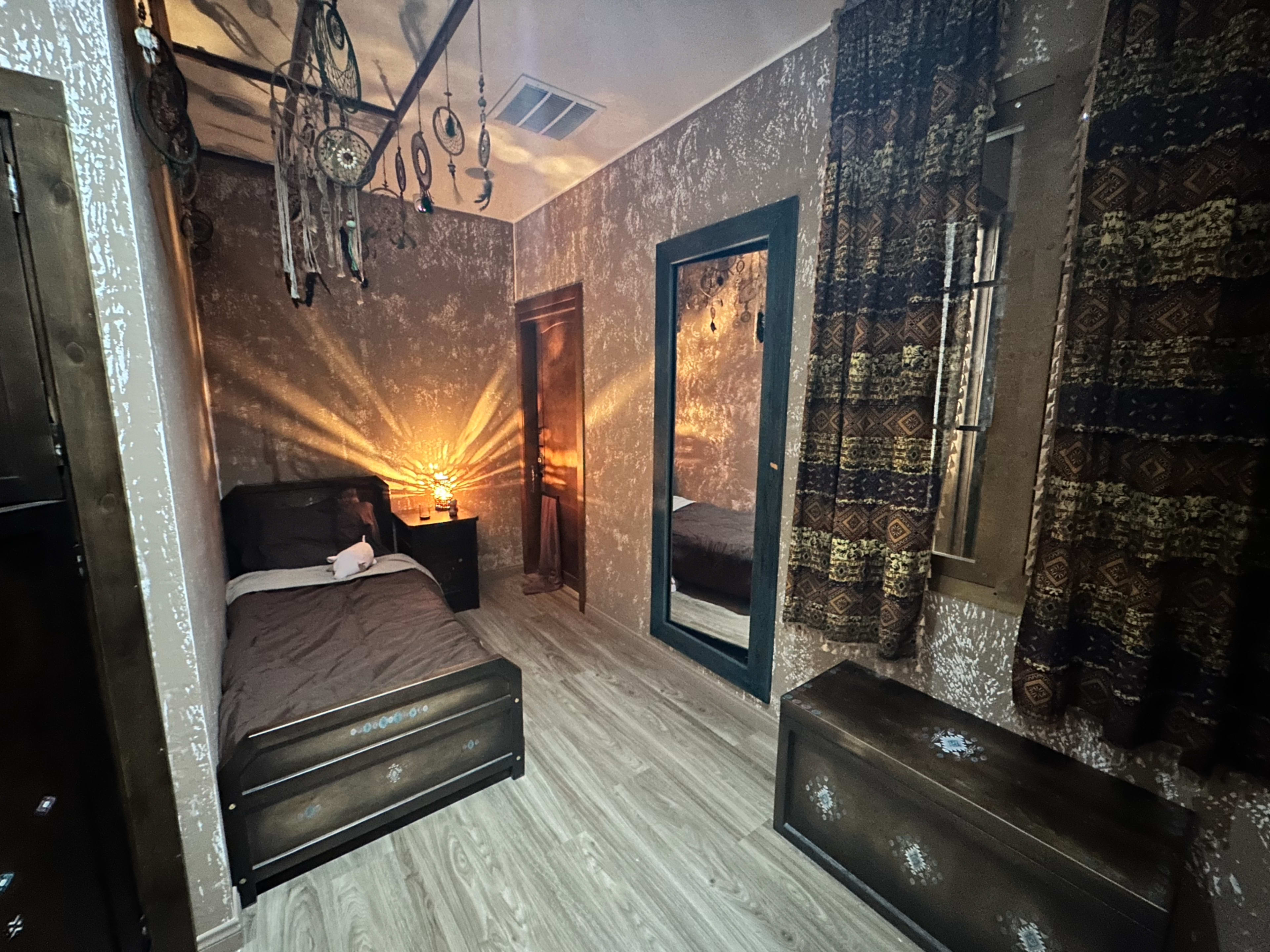 Creepy murder house Image in Koreatown, Los Angeles, CA