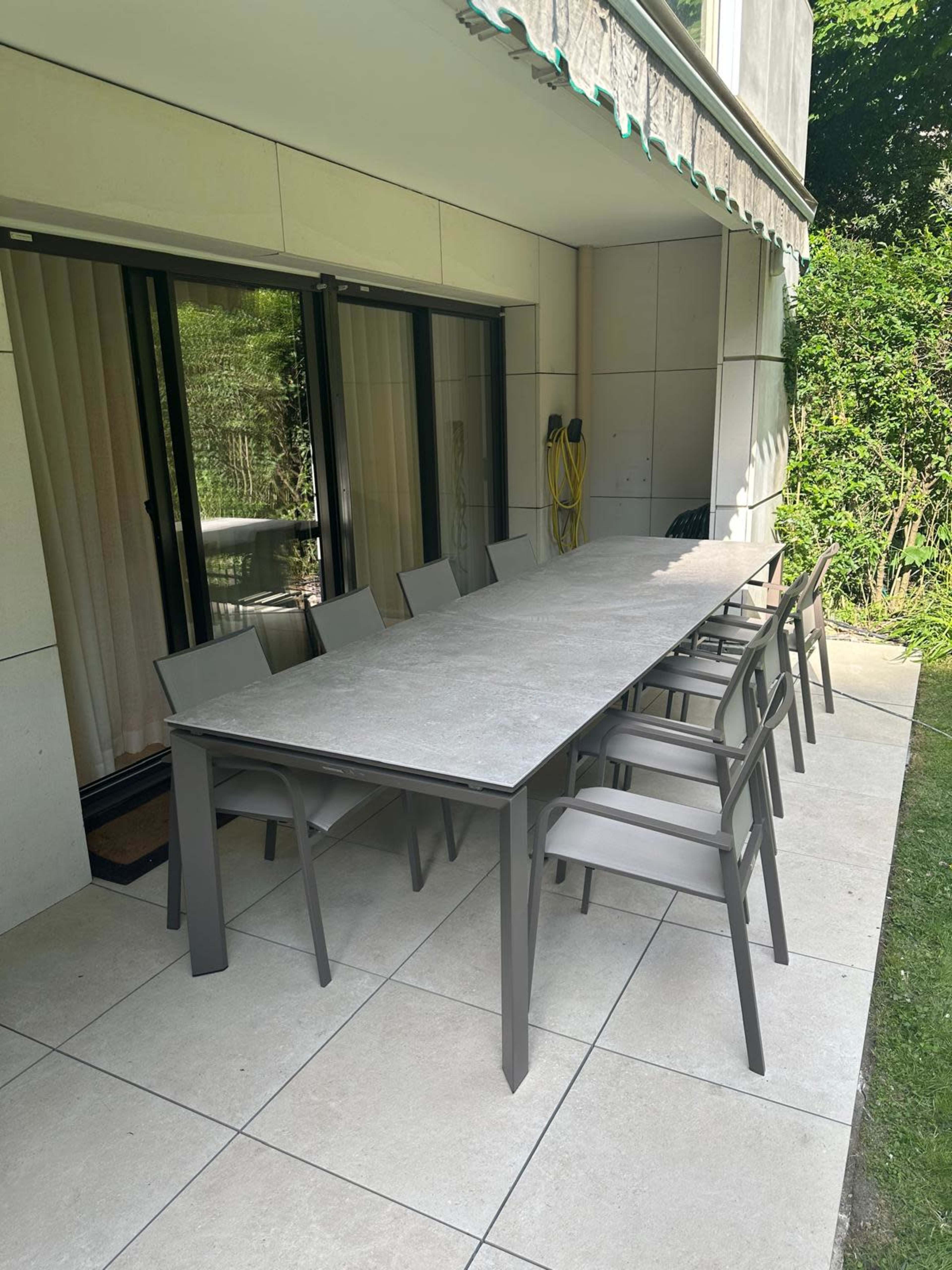 Rez-de-jardin arboré Image in NAP, neuilly sur seine