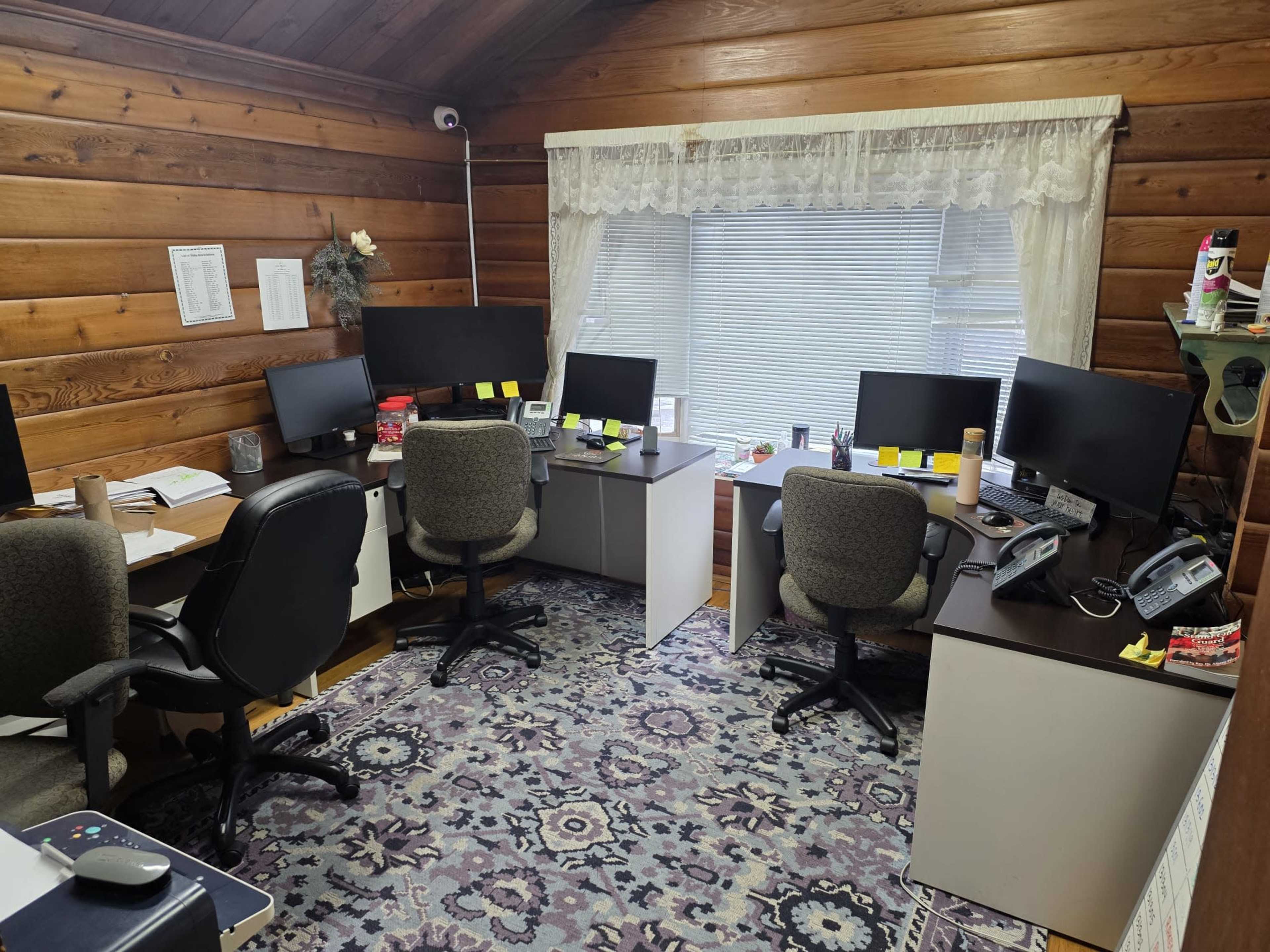 Log house with office set up Image in Caledon, Caledon, ON