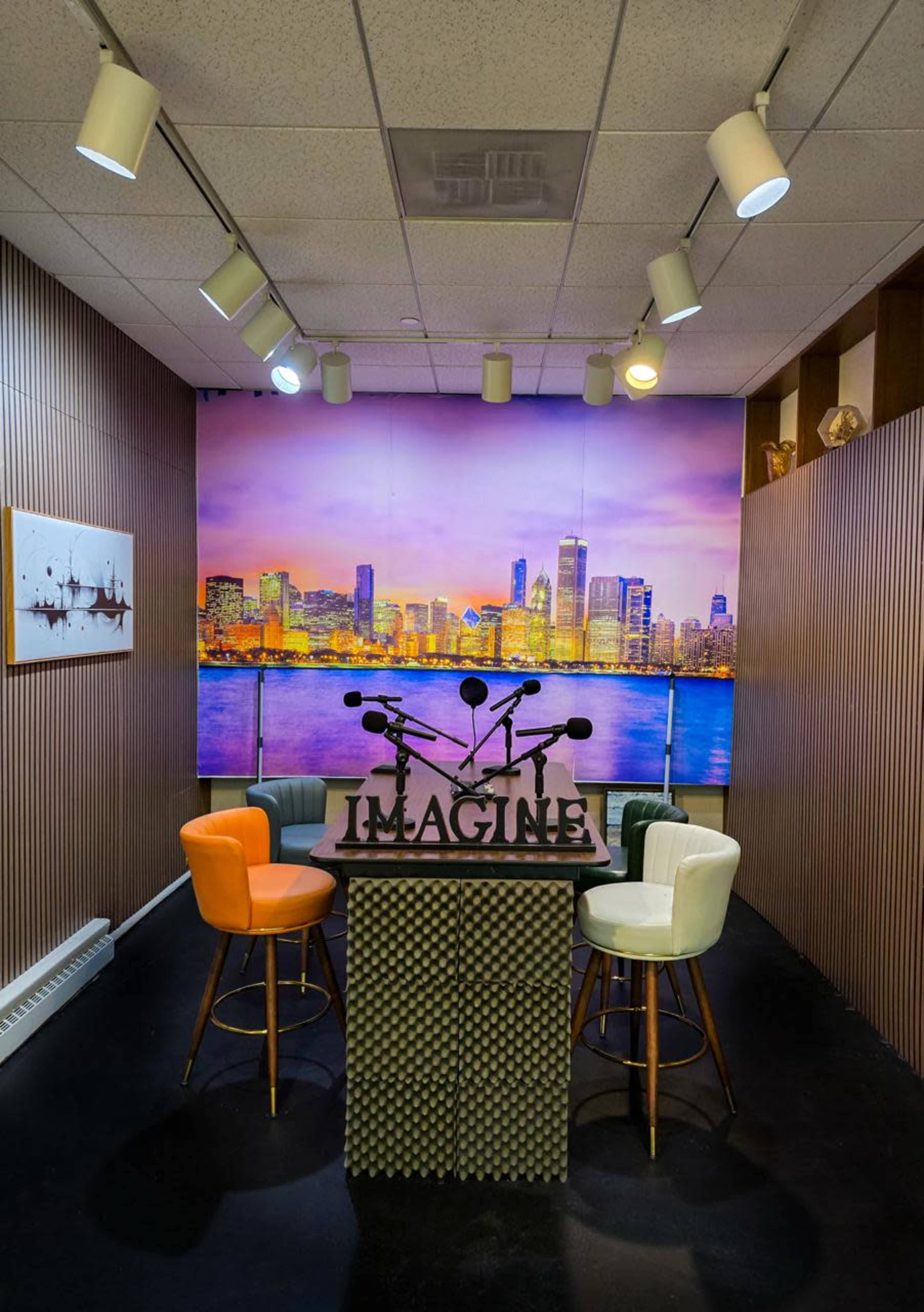 Vibrant Multi purpose production studio Image in York Township, Oak Brook, IL