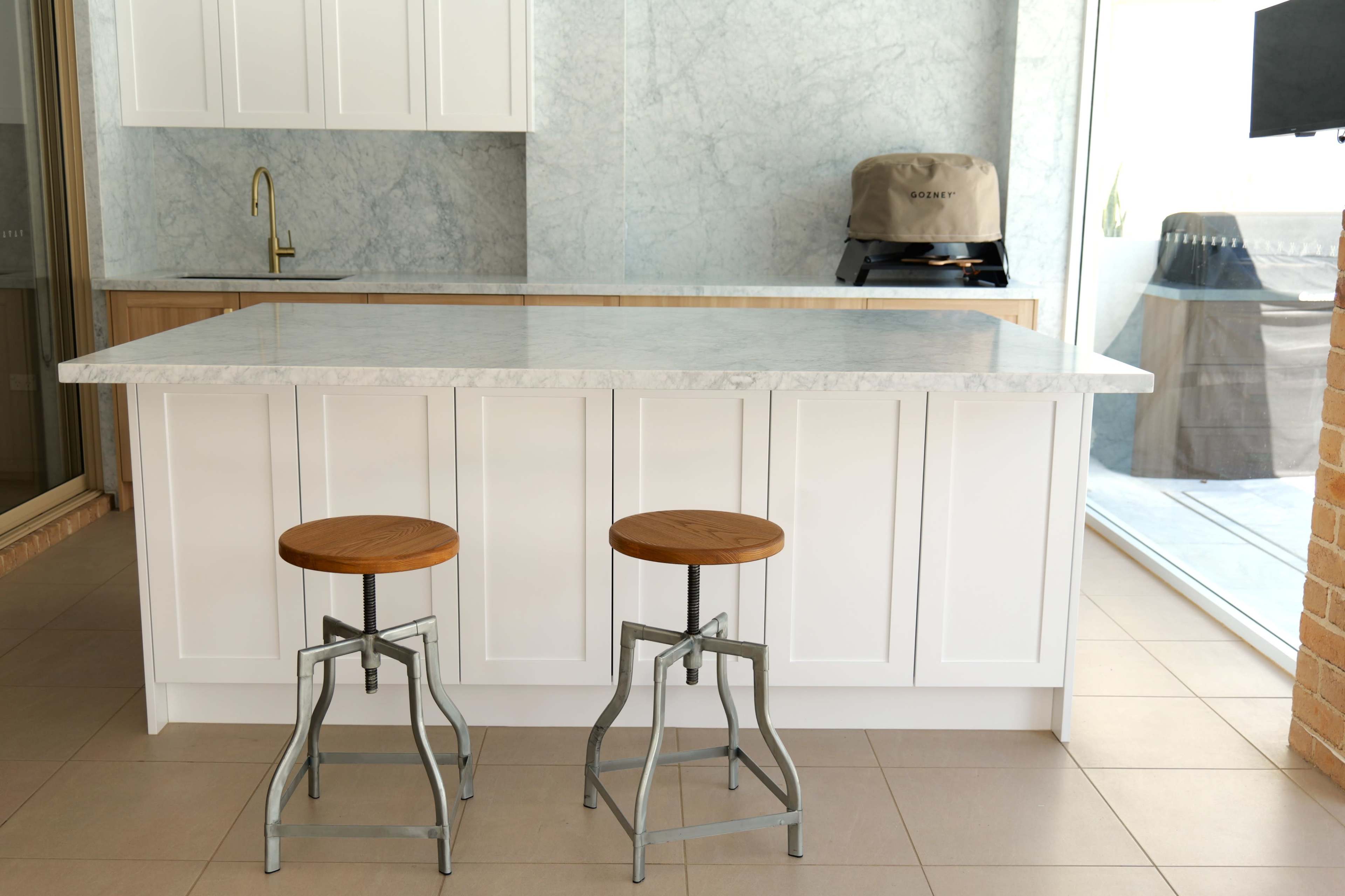 Coastal Studio Kitchen Marble Modern Image in Shell Cove, SHELL COVE, NSW