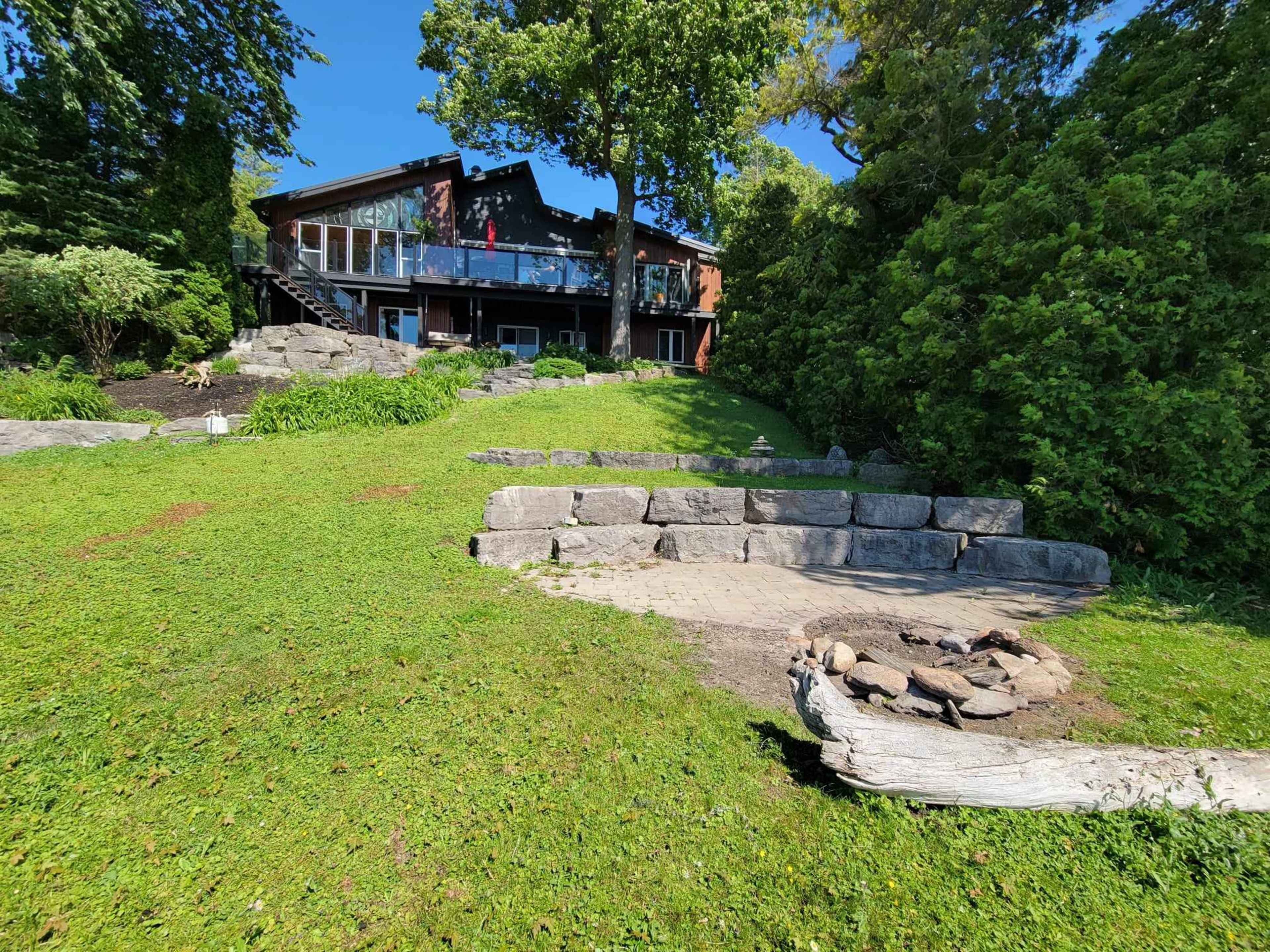 Waterfront Home with Sauna and Hot Tub Image in Scugog, Port Perry, ON