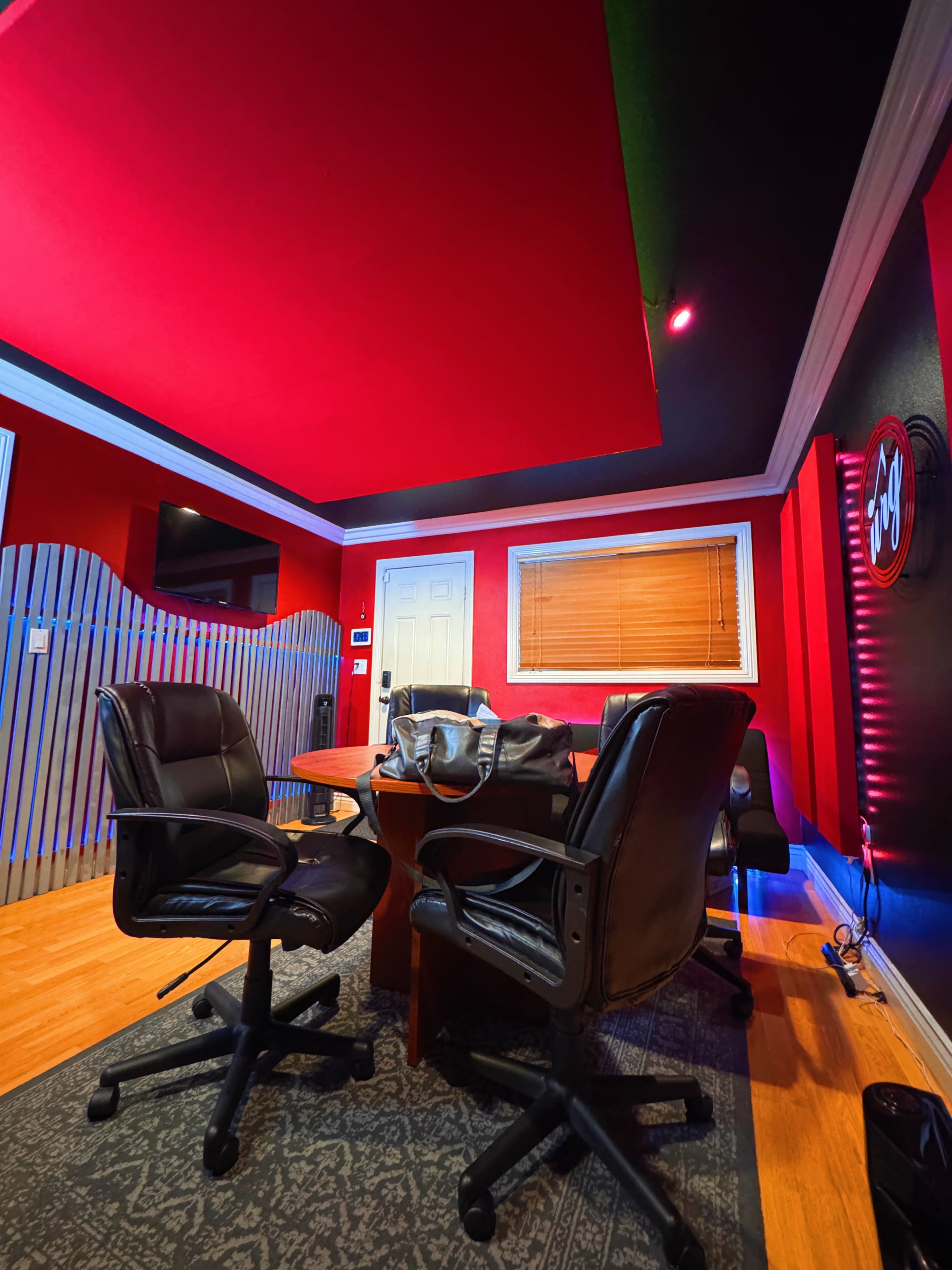 Music Studio perfect for pictures/videos or song recording Image in , Corona, CA