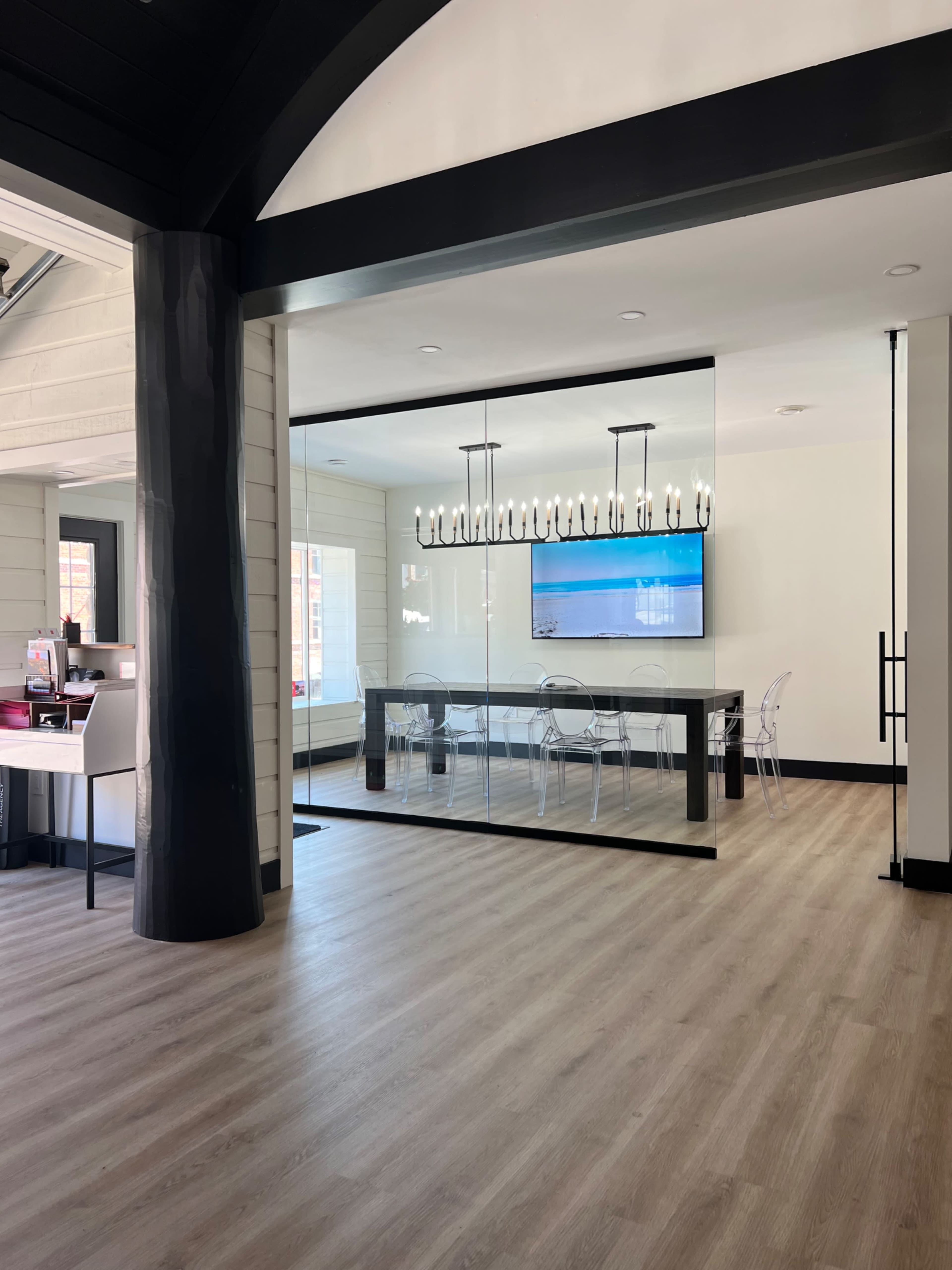 Beautiful office space with high ceilings and conference room Image in Bracebridge, Bracebridge, ON