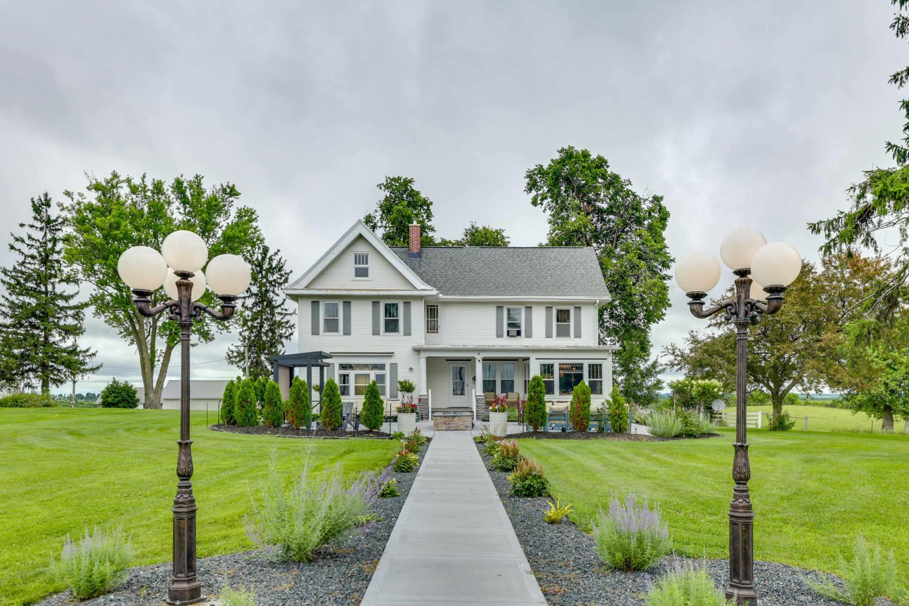 "Luxe" Farm House Image in Springdale, Mount Horeb, WI