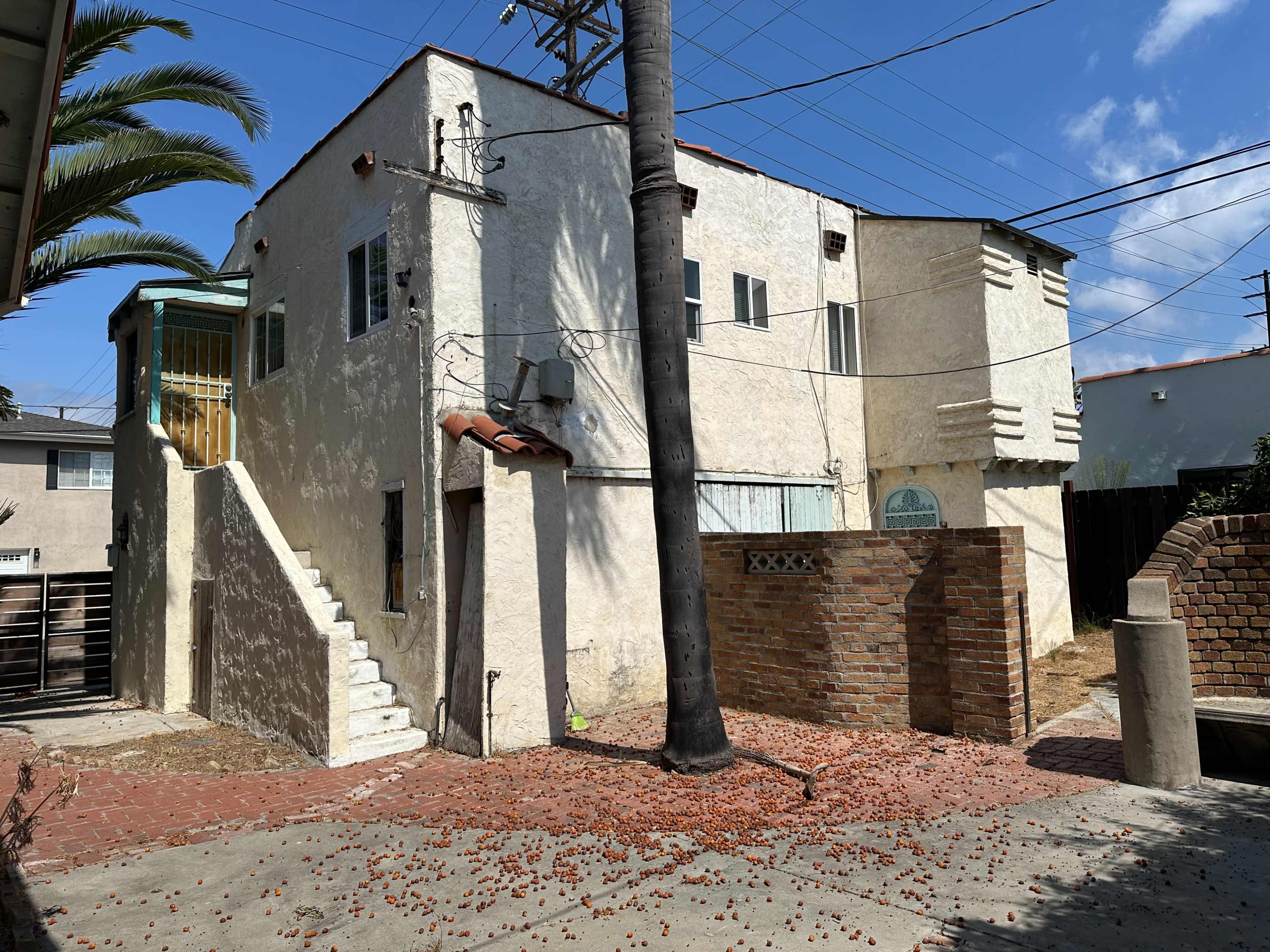 Quiet Neighborhood Spanish Fixer Upper with backyard patio Image in Mar Vista, Los Angeles, CA