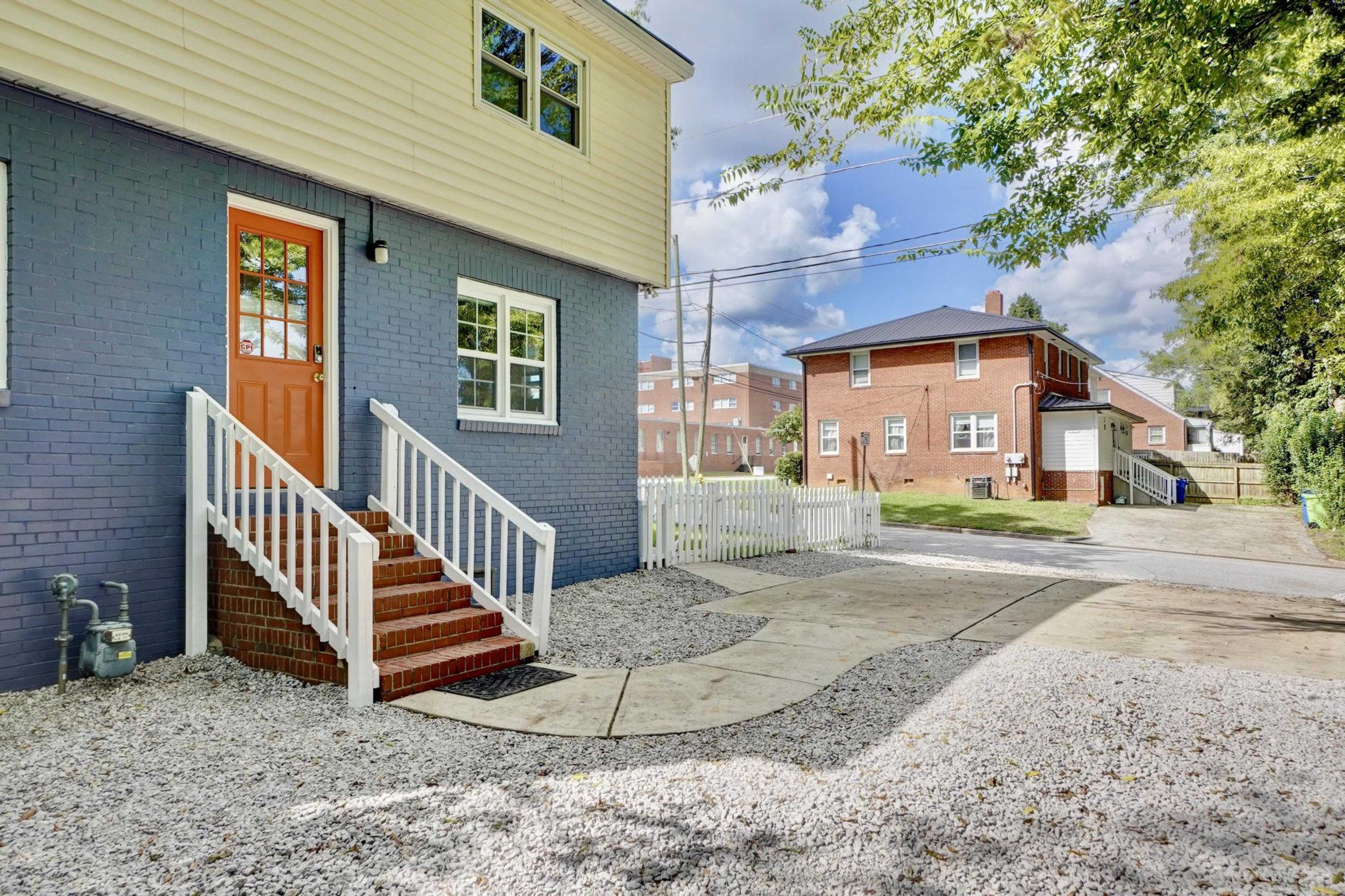 Gather! PingPong~6BR~PorchTV~Walk Dtwn~Pets~15+ Image in Downtown, Raleigh, NC