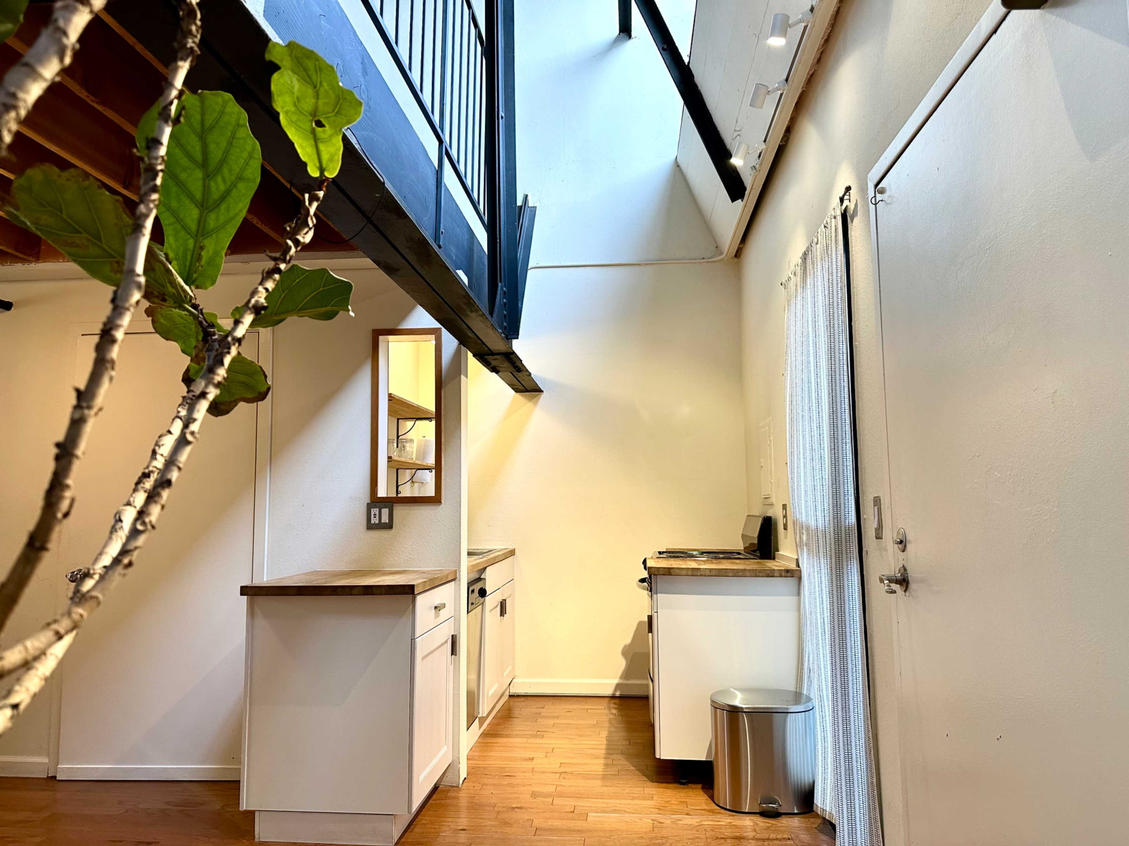 Big Unique & Urban Oakland Flex Loft/Studio Image in West Oakland, Oakland, CA