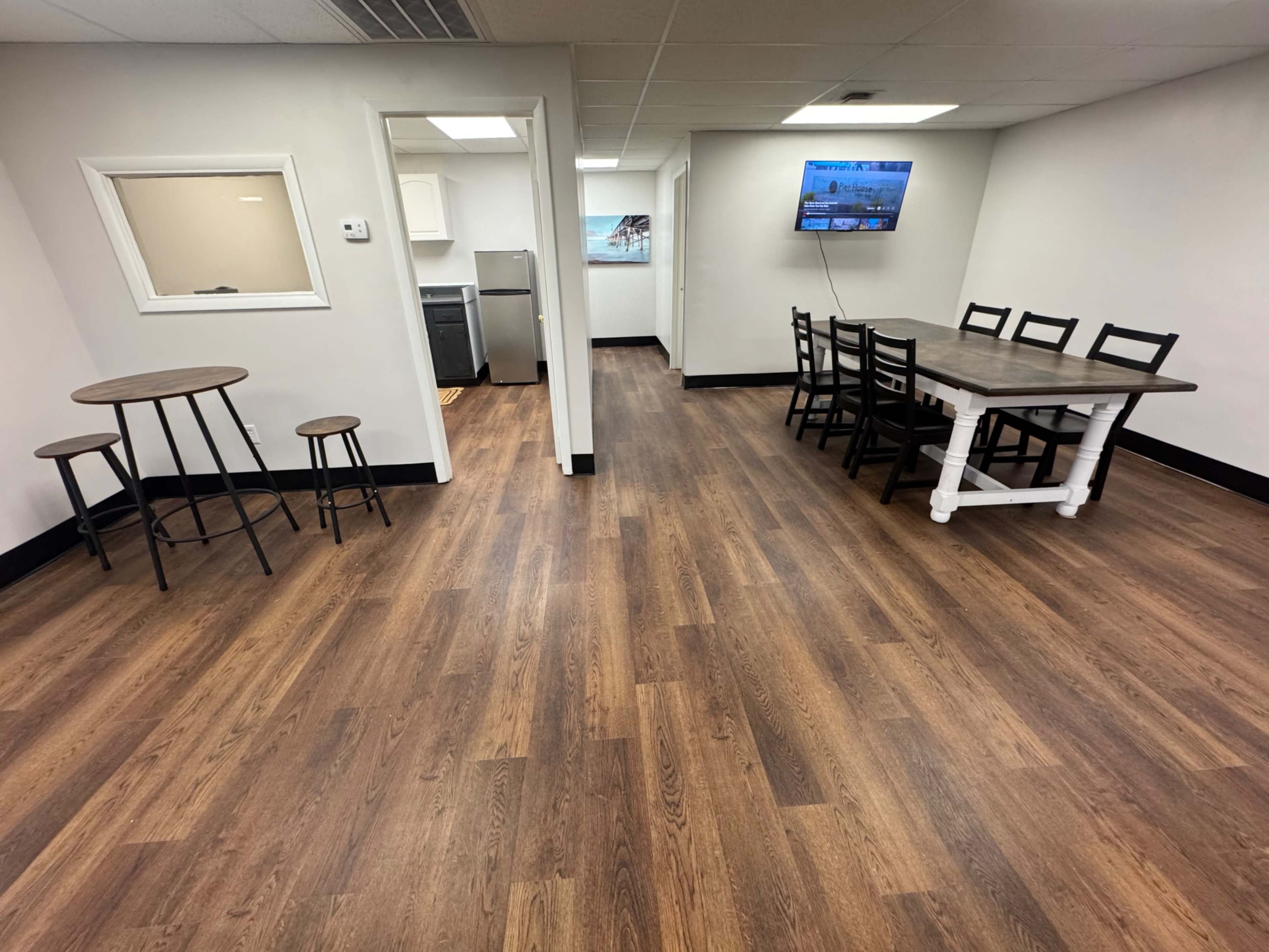 Office space in the heart of Shore Dr two blocks from the beach Image in North Virginia Beach, virginia beach, VA