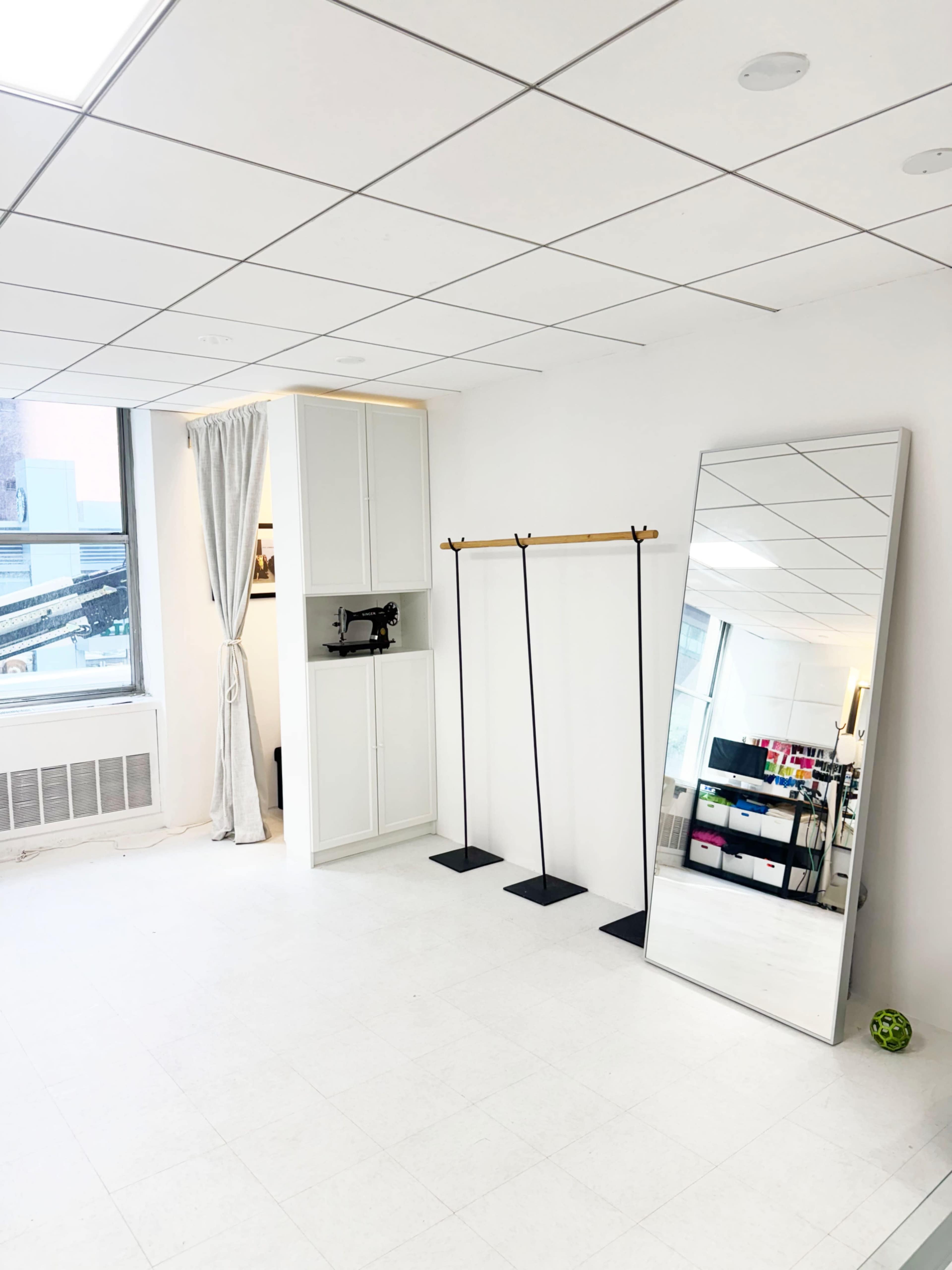 Modern, Sunlit Creative Studio in Lower Manhattan – Ideal for Photography, Art, and Workshops Image in Lower Manhattan, New York city, NY