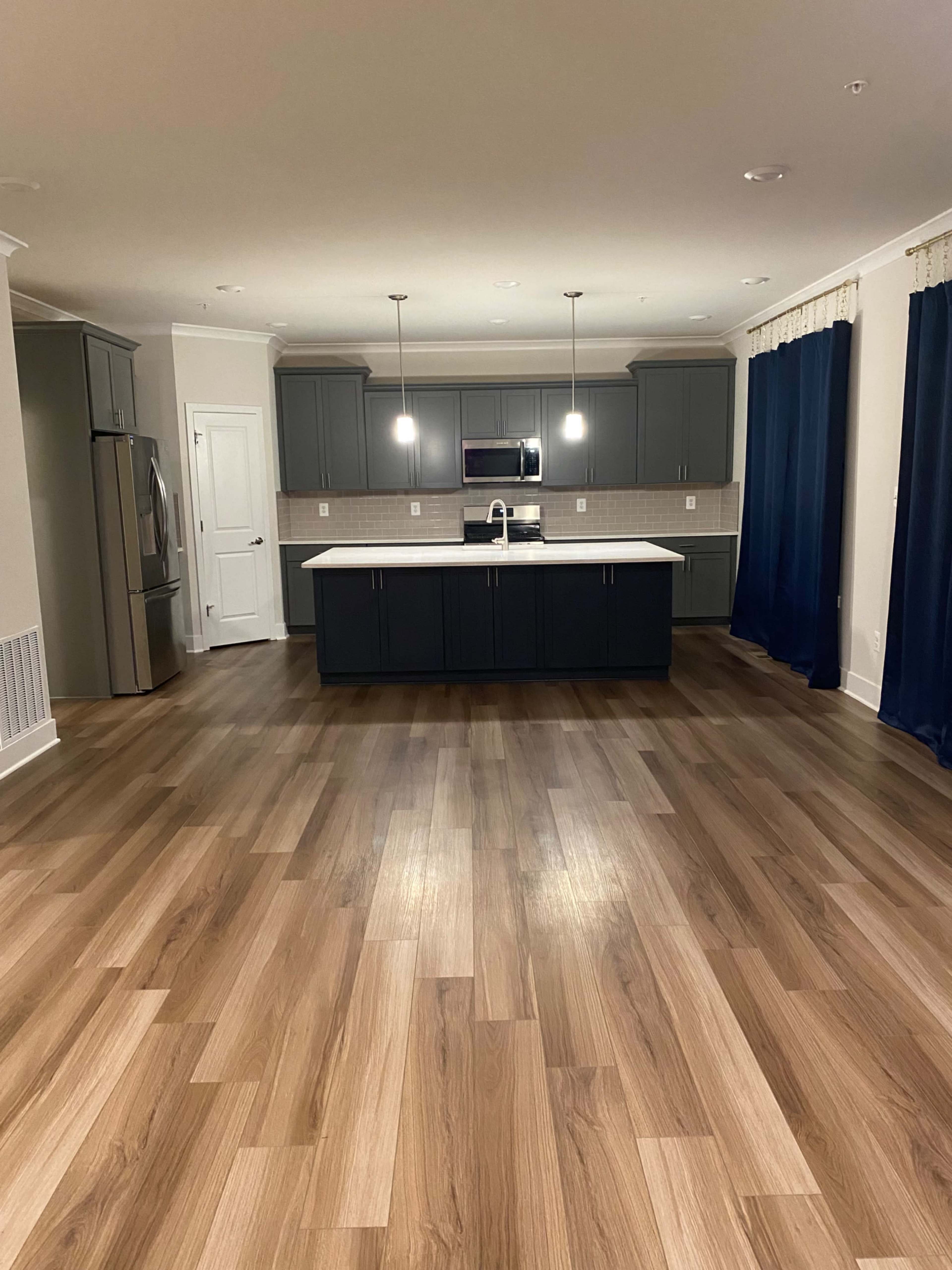 Spacious Urban Retreat with Modern Kitchen and Open Layout Image in , White plains, MD