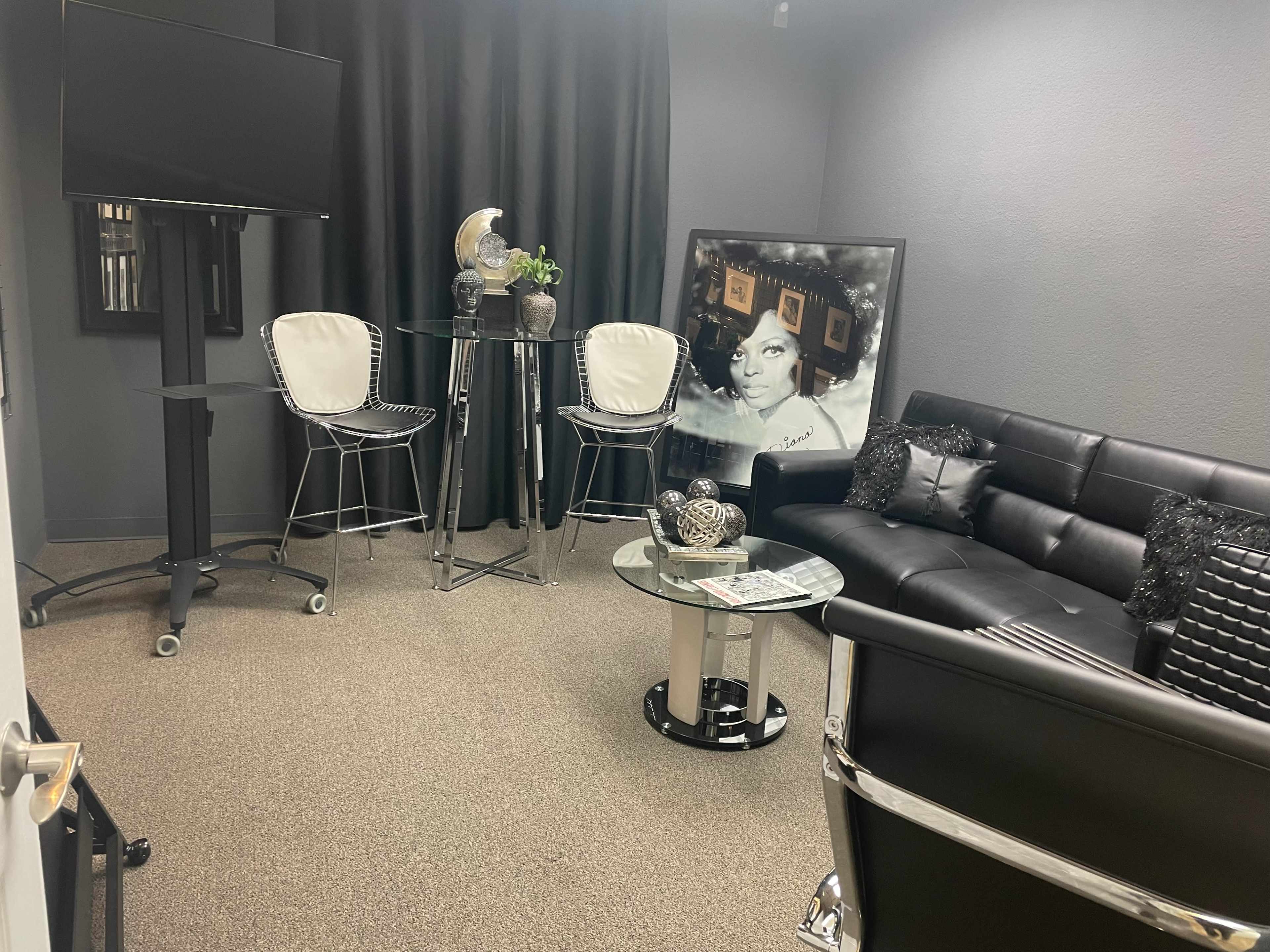 Beautiful, modern, upscale, swanky office for work and/or meetings Image in Green Valley North, Henderson, NV