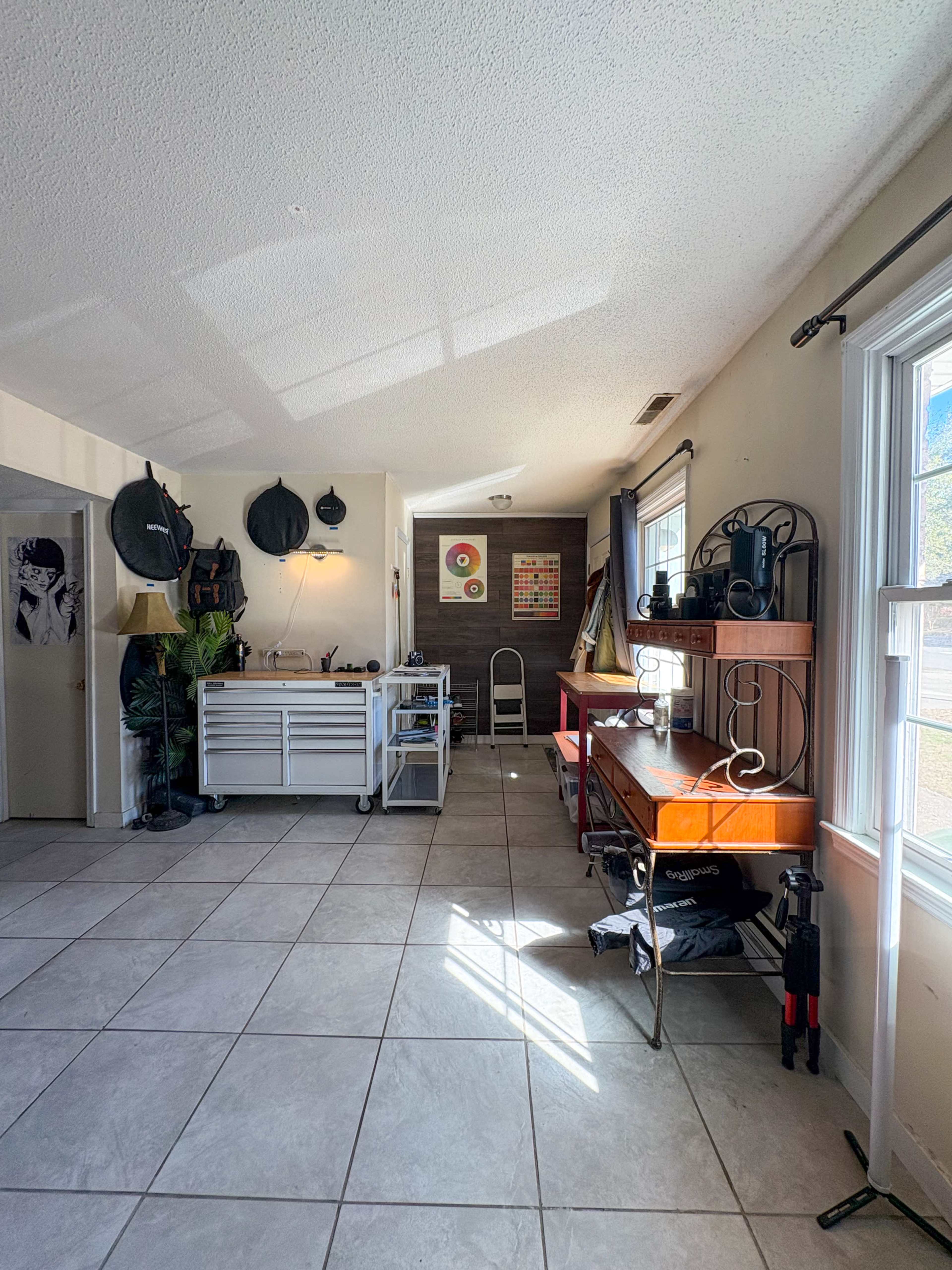 Downtown Mini Studio with Inlet access for Outdoor Photoshoots Image in Wagener Terrace, Charleston, SC