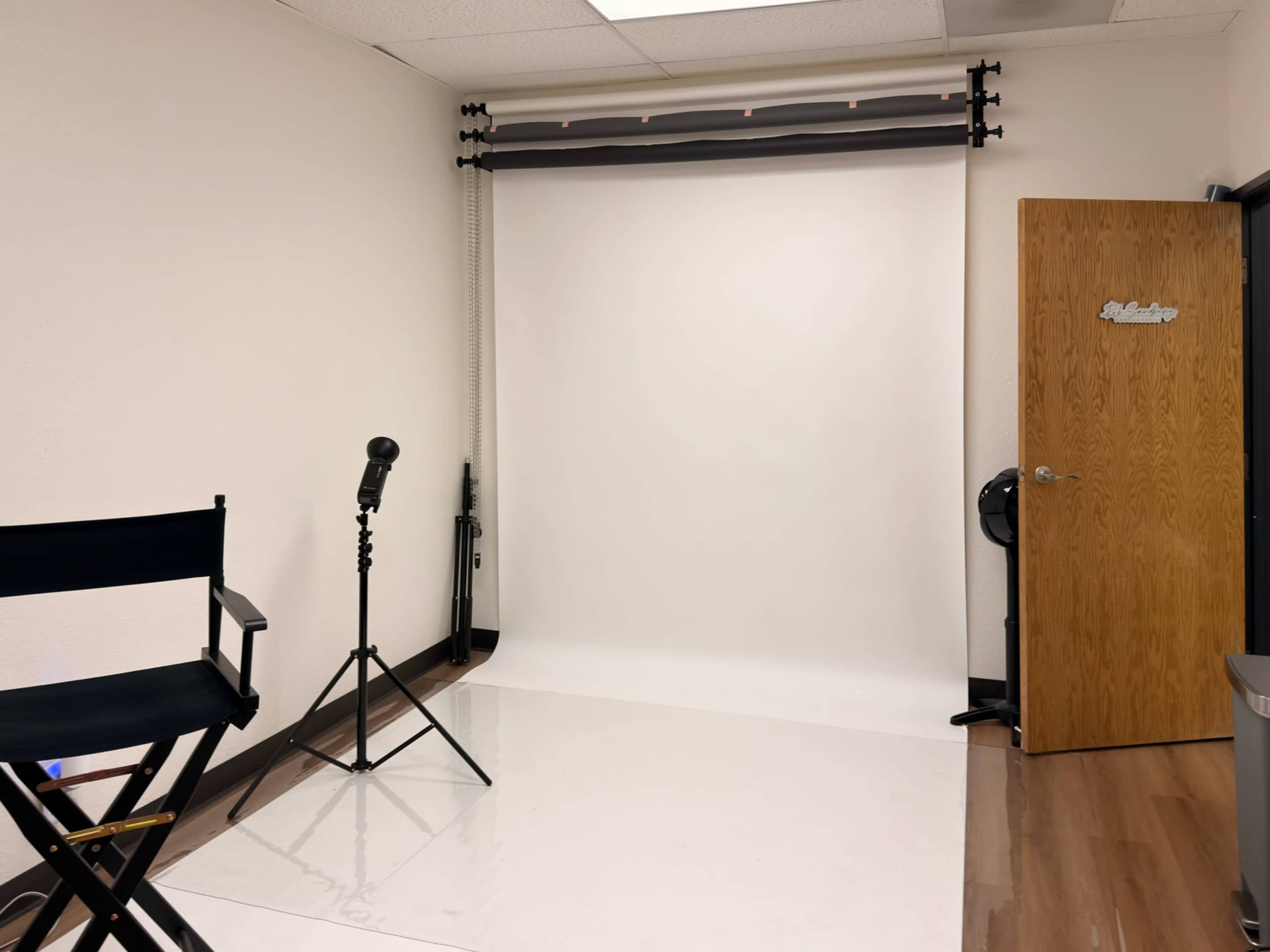 Well equipped photo studio Image in Beaumont, Beaumont, CA