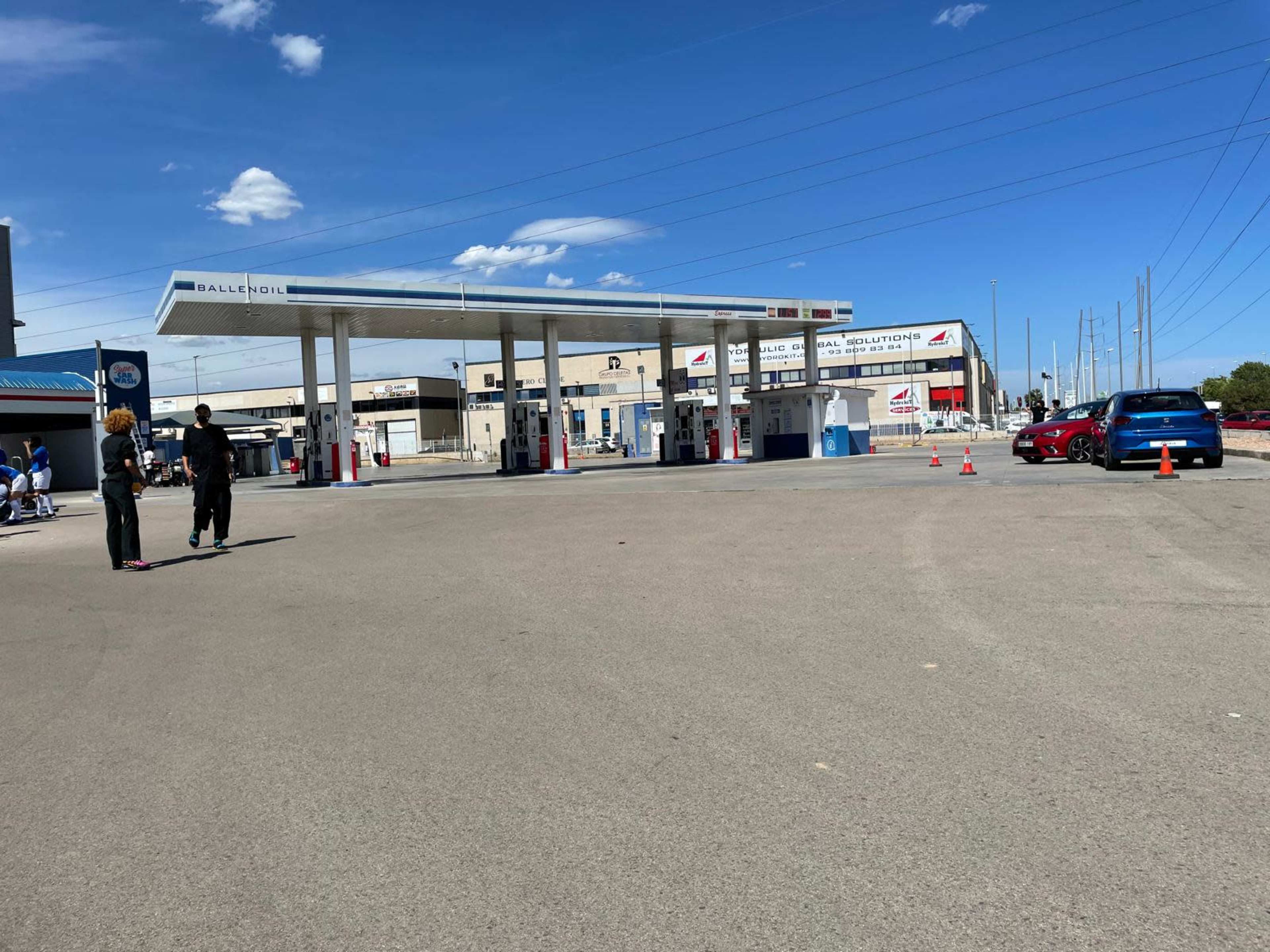 Gasolinera y lavado de coches zona industrial Image in , Sant Boi de Llobregat, B