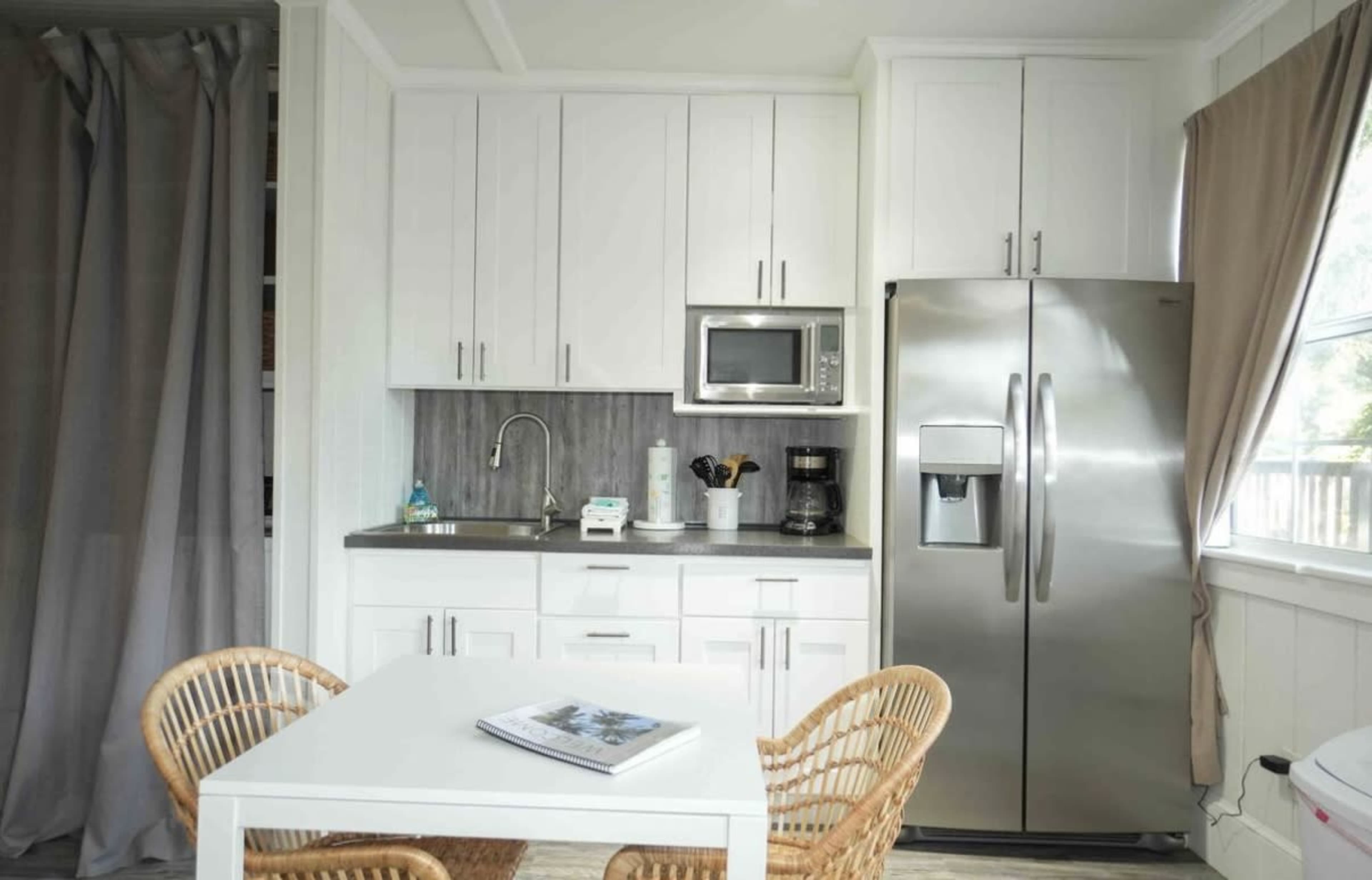 Bright and Spacious Tampa Heights Studio Image in Northwest Tampa, Tampa, FL