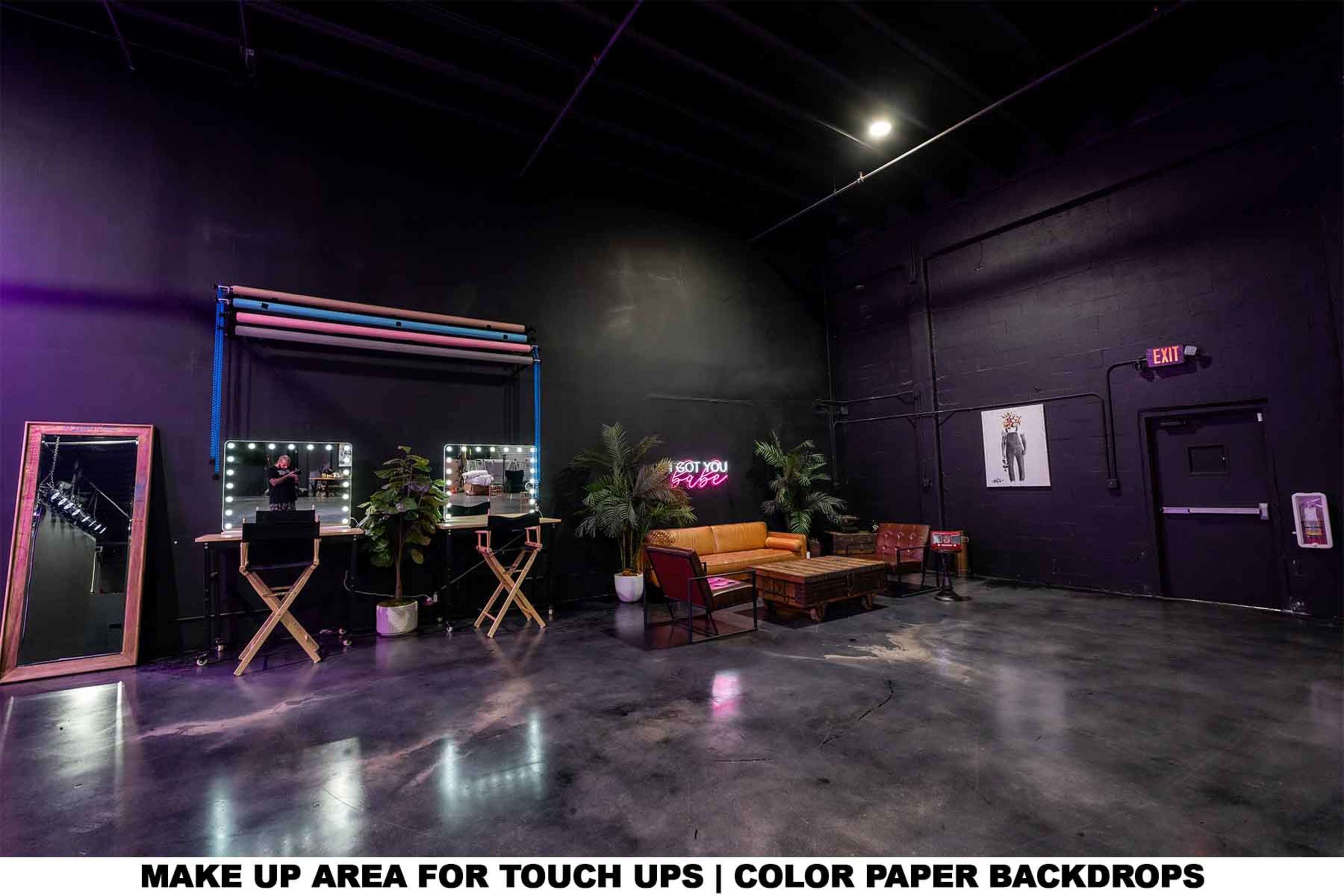 Multipurpose all black modern warehouse with high ceilings Image in North Miami, North Miami, FL