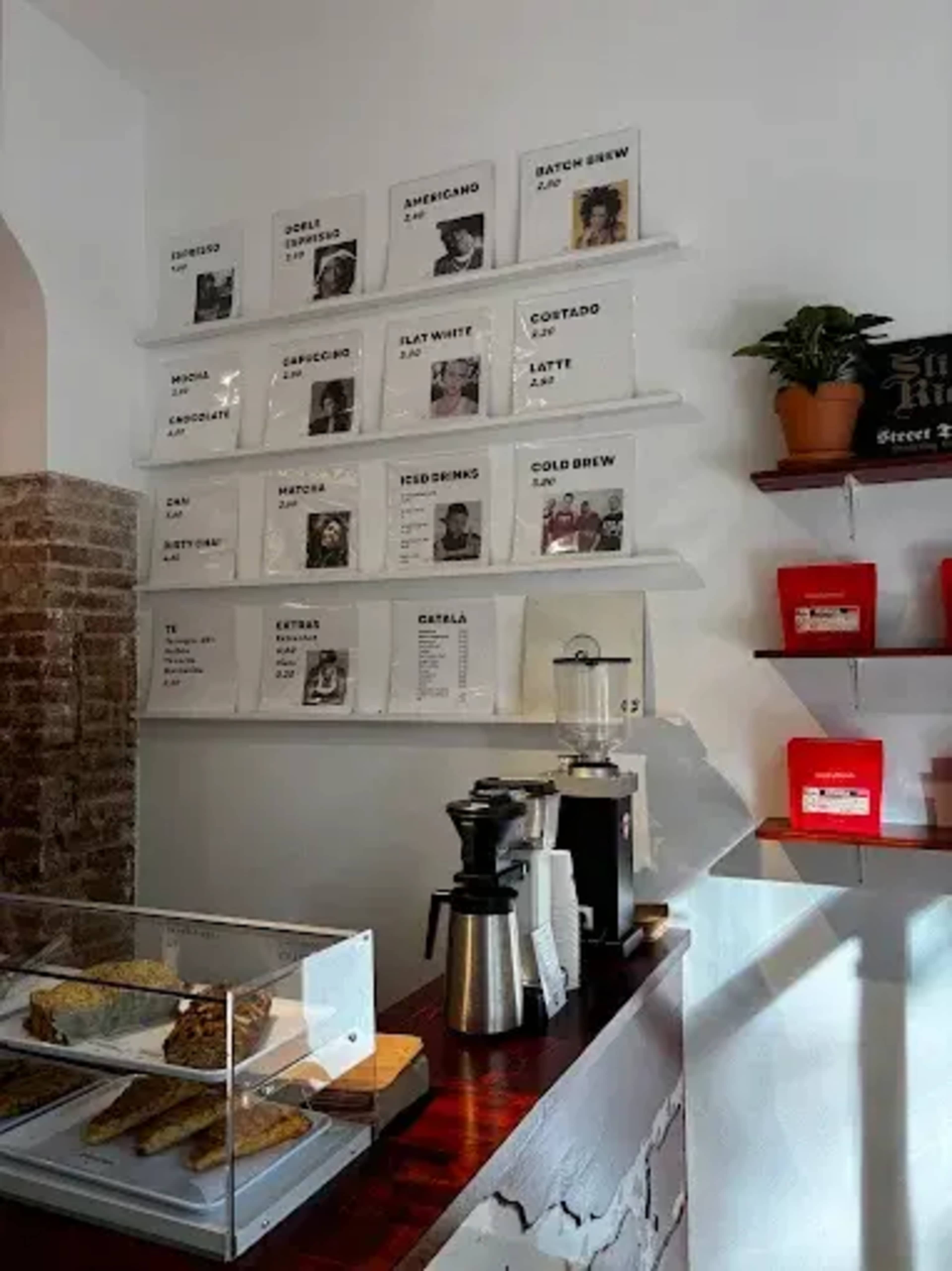 Cozy Private Event Space with Lights and High-ceiling Image in El Poble-sec, BARCELONA, B