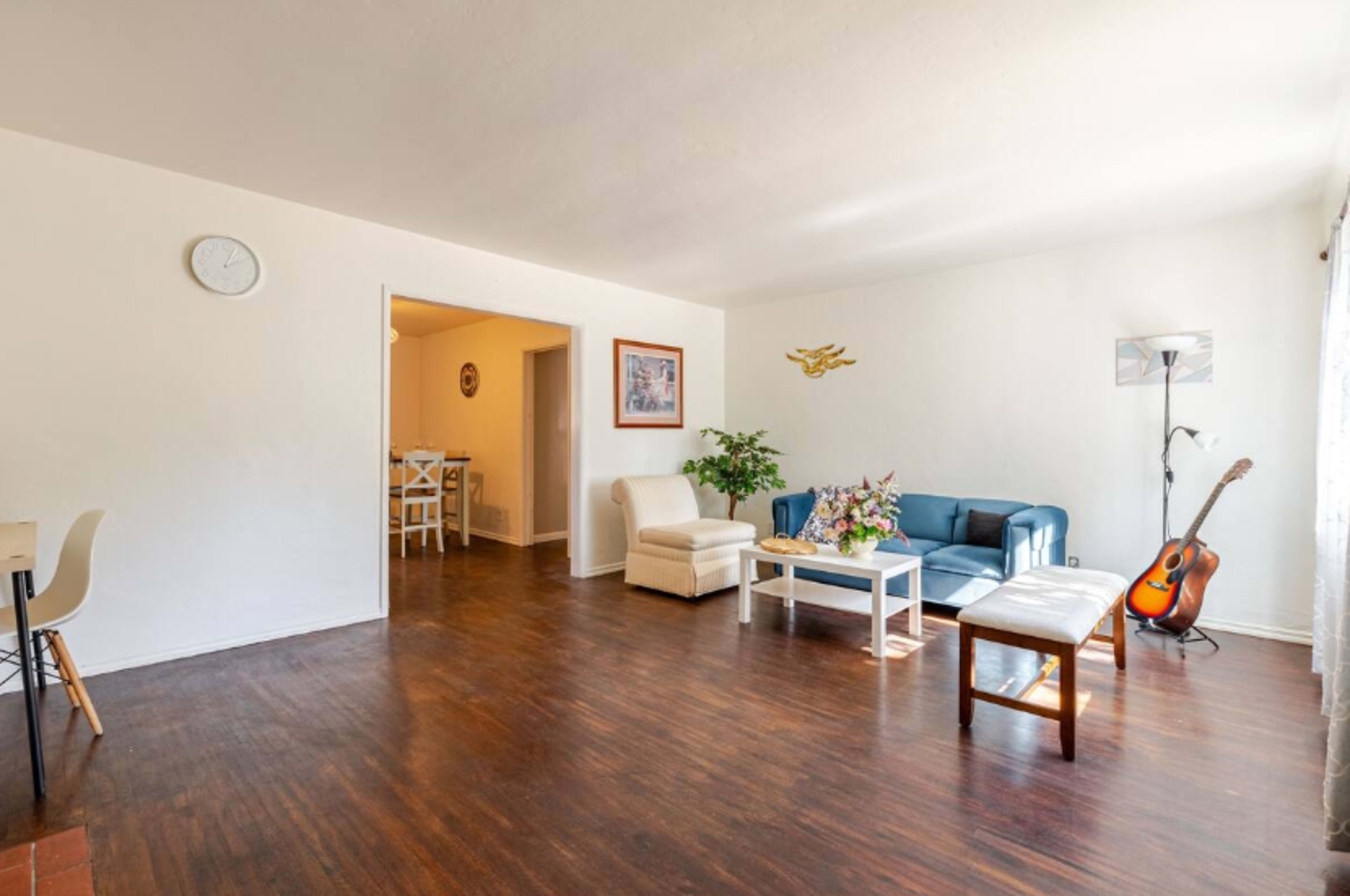 Close to UCR campus! Free parking! King beds! Mountain View! Image in University, Riverside, CA