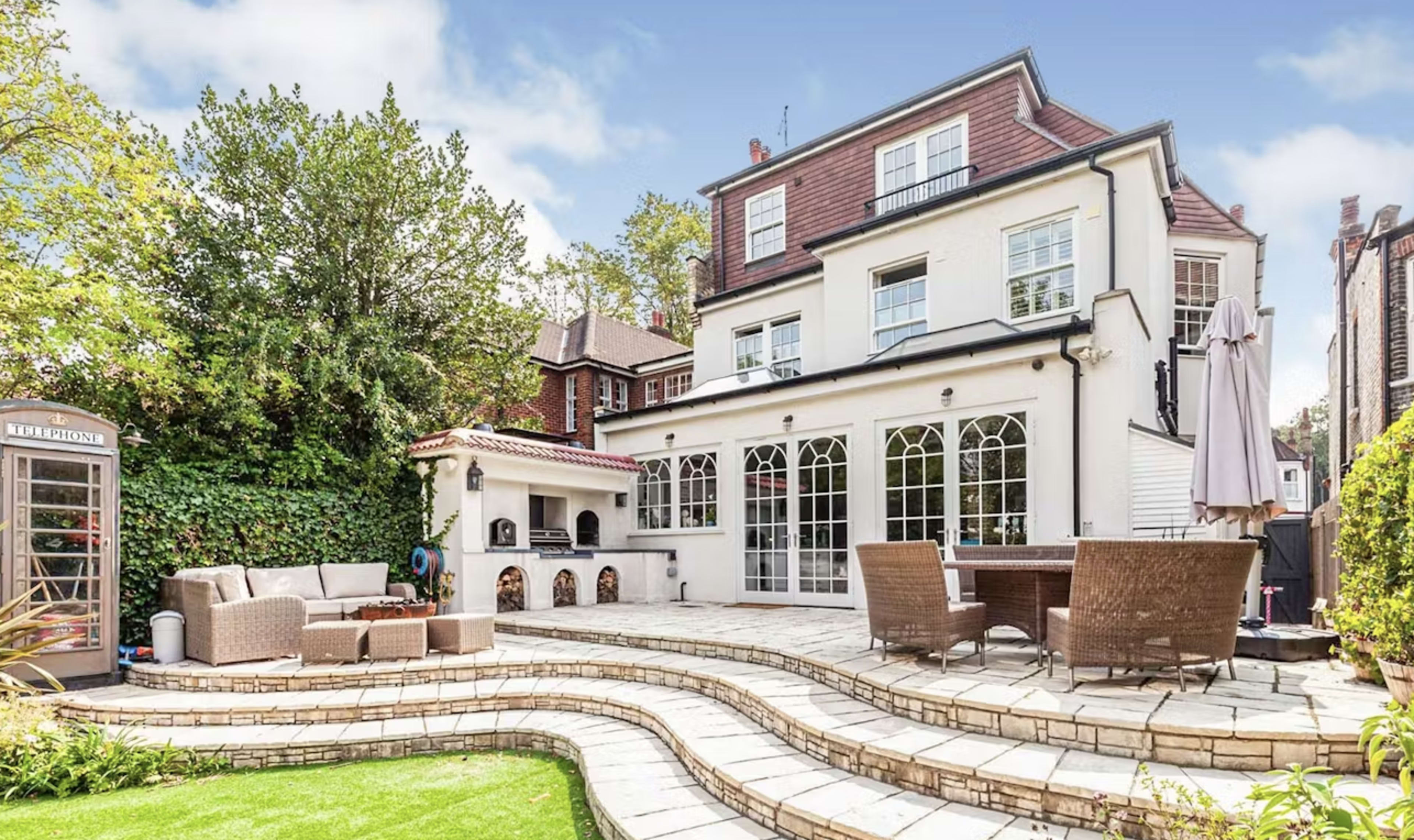 Versatile home with beautifully designed open plan kitchen for production Image in Finchley, London, ENG