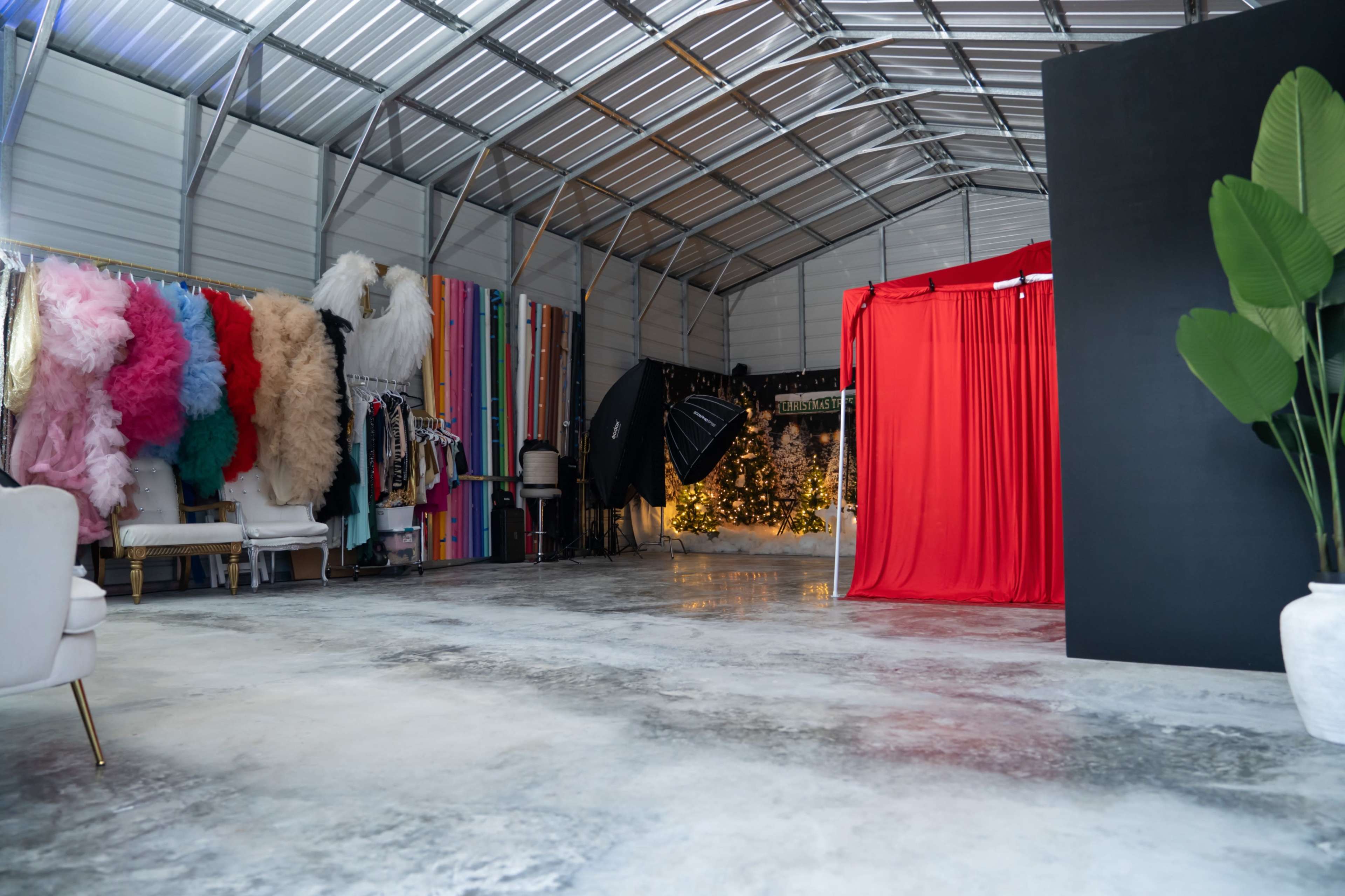 Cozy Photo Studio in Orlando with Creative Holiday Sets Image in Bithlo, orlando, FL