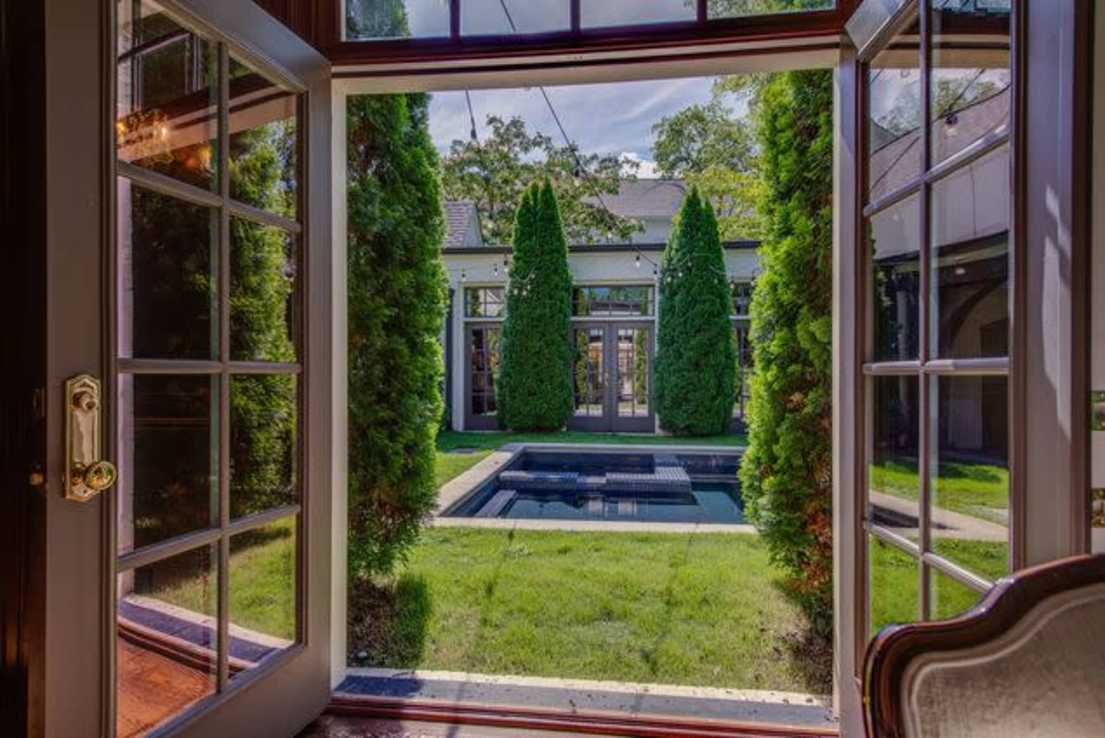 A Hidden Gem with Bold Style + Luxe Amenities Image in Lombardy, Nashville, TN