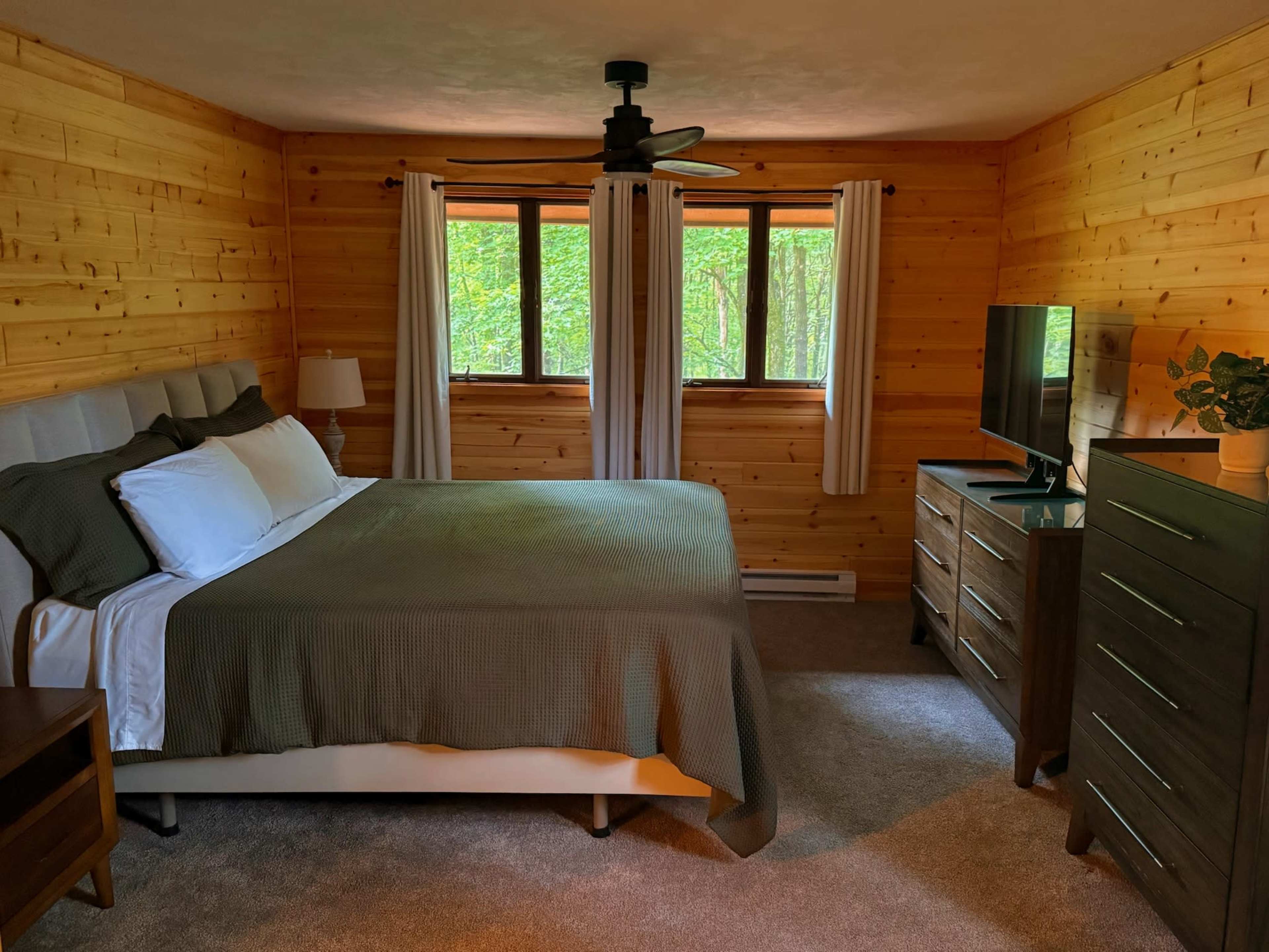 Mountain Cabin with Modern Interior Image in Tobyhanna Township, Blakesslee, PA