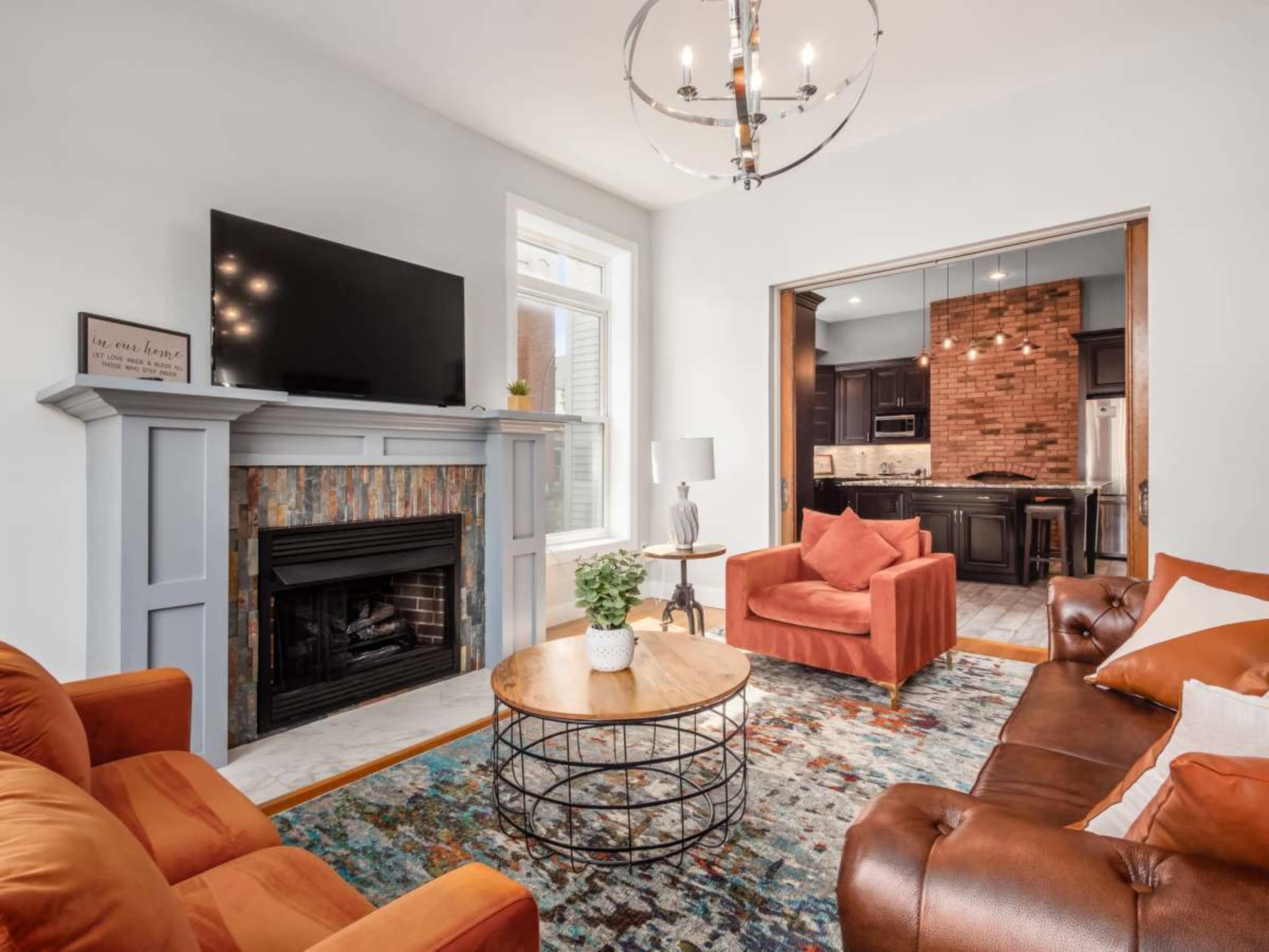 Jazzy-Blues Vibe with a Harlem Renaissance energy in a historic mansion Image in Near East Side, Columbus, OH