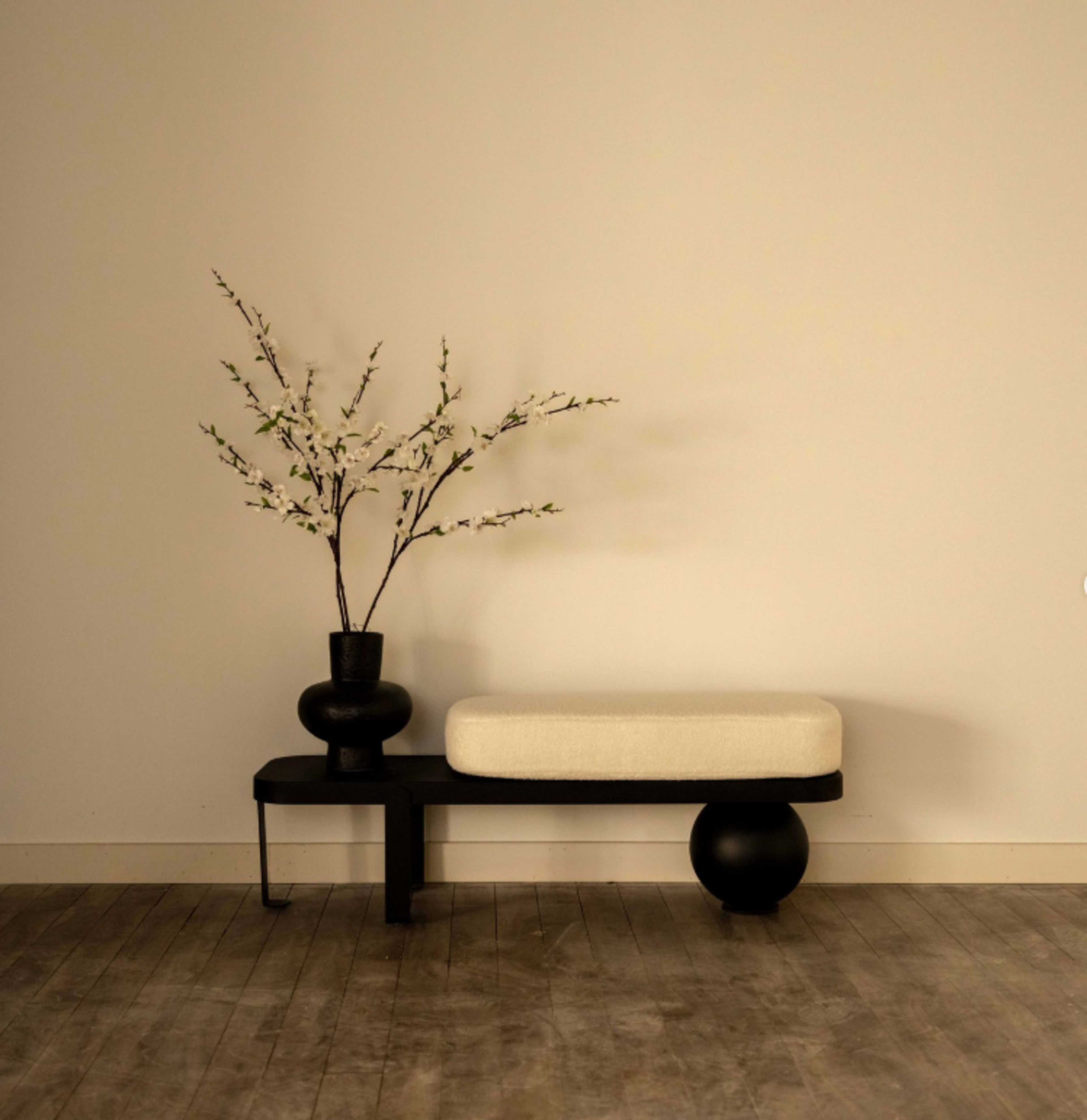 Industiral, loft, photo studio, designed set, cyc wall, lounge, hardwood floor, exposed brick, downtown, podcast, queen west, open spcace Image in Niagara, Toronto, ON