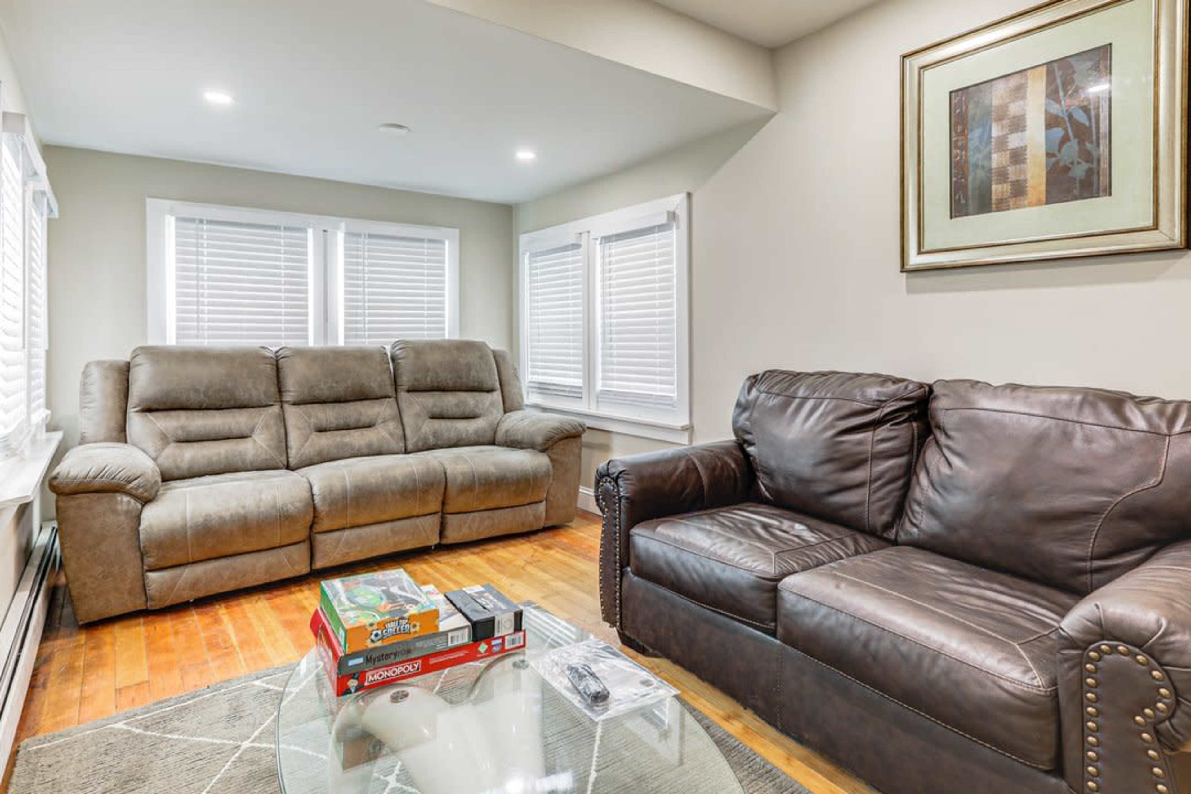 Luxurious 2 - Bedroom Retreat. Image in East Providence, East Providence, RI