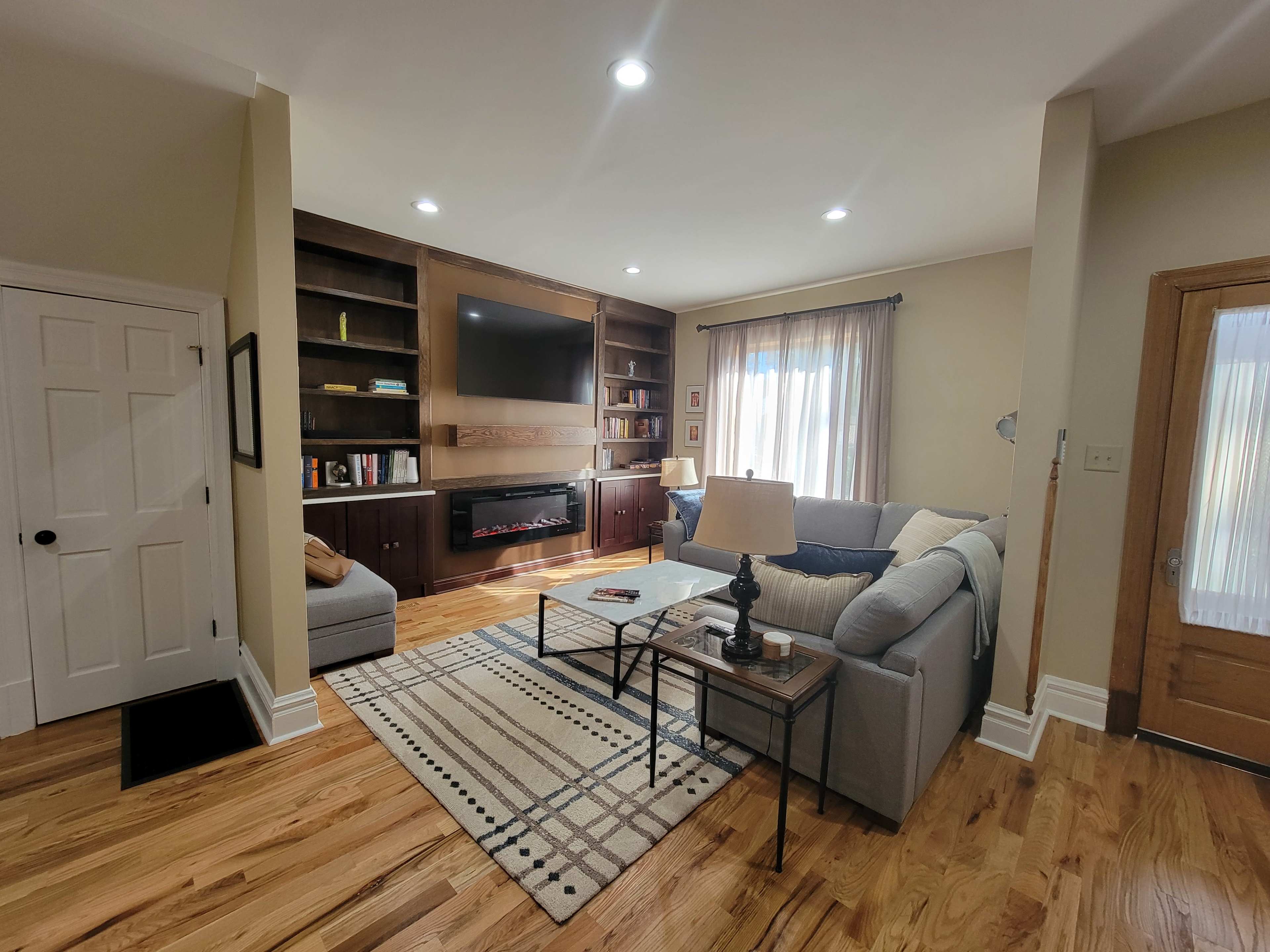 Versatile Furnished South Shore Home Featuring Classic Chicago Architecture Image in South Shore, Chicago, IL