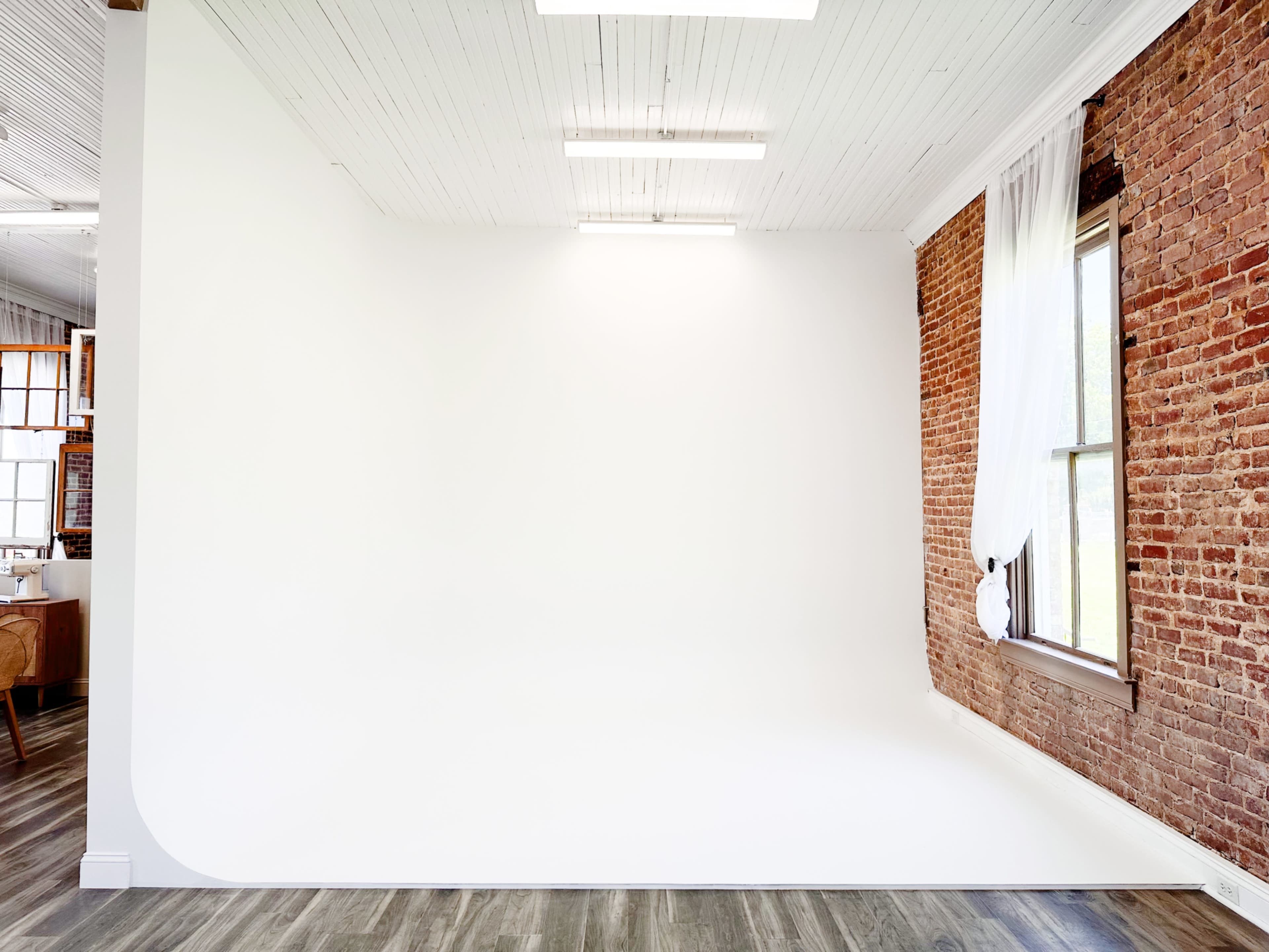 Lifestyle Studio with Infinity Wall Image in Fort Oglethorpe, Fort Oglethorpe, GA