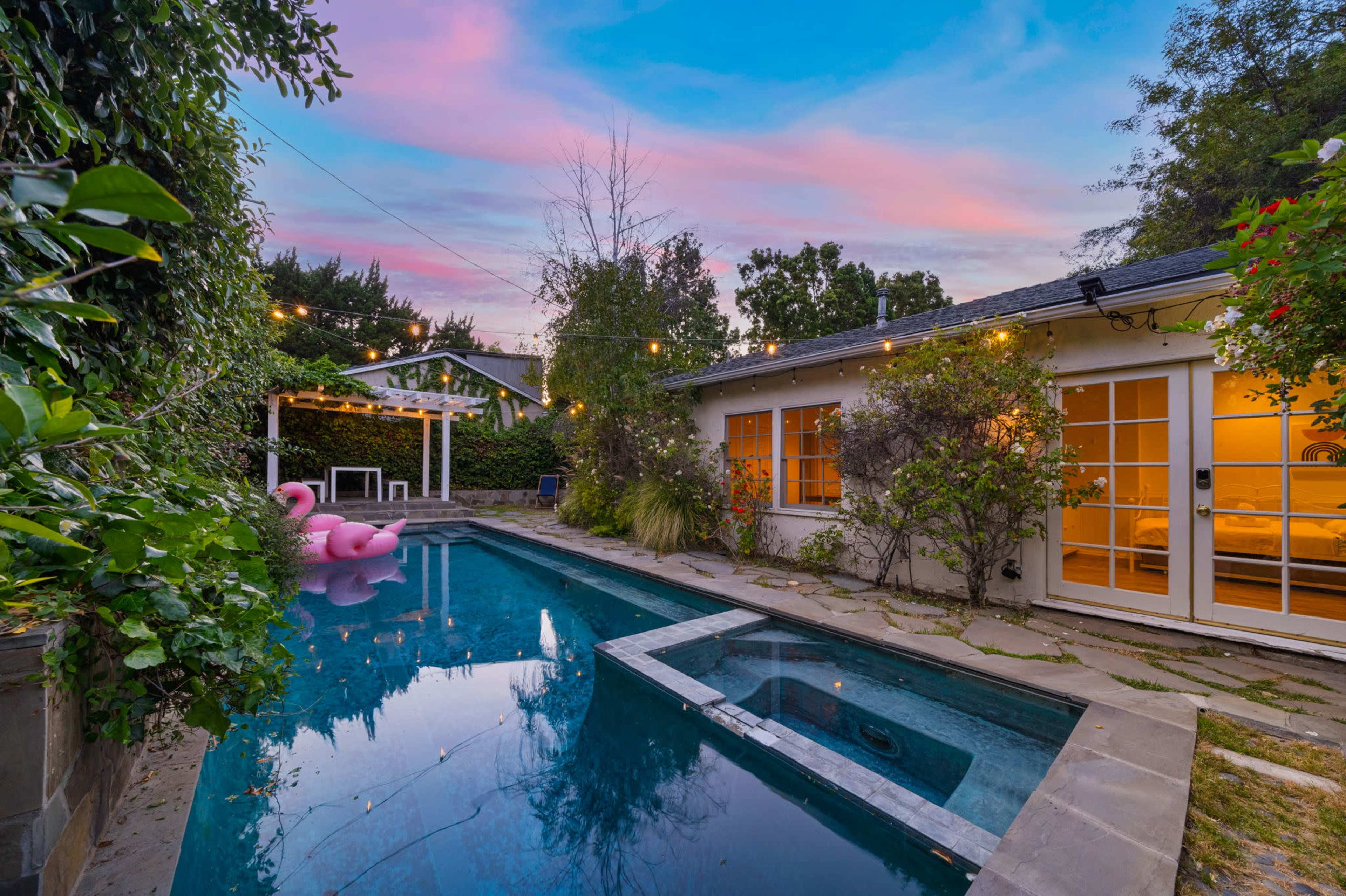 Secret Garden Home with Pool/Spa/5BR Image in Sherman Oaks, sherman oaks, CA