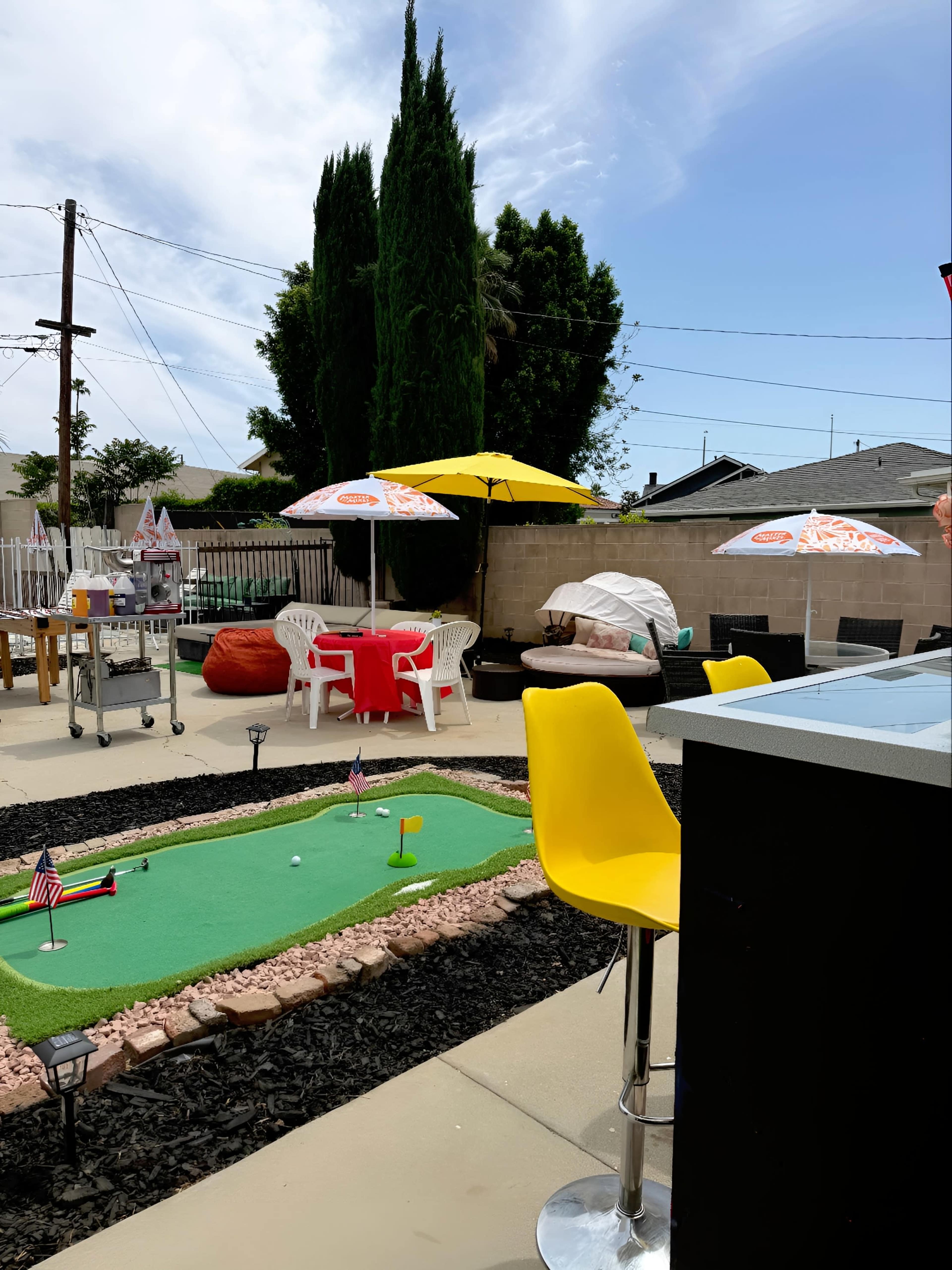 A Vibe: Gigantic Riverside Pool Retreat Image in Wood Streets, Riverside, CA