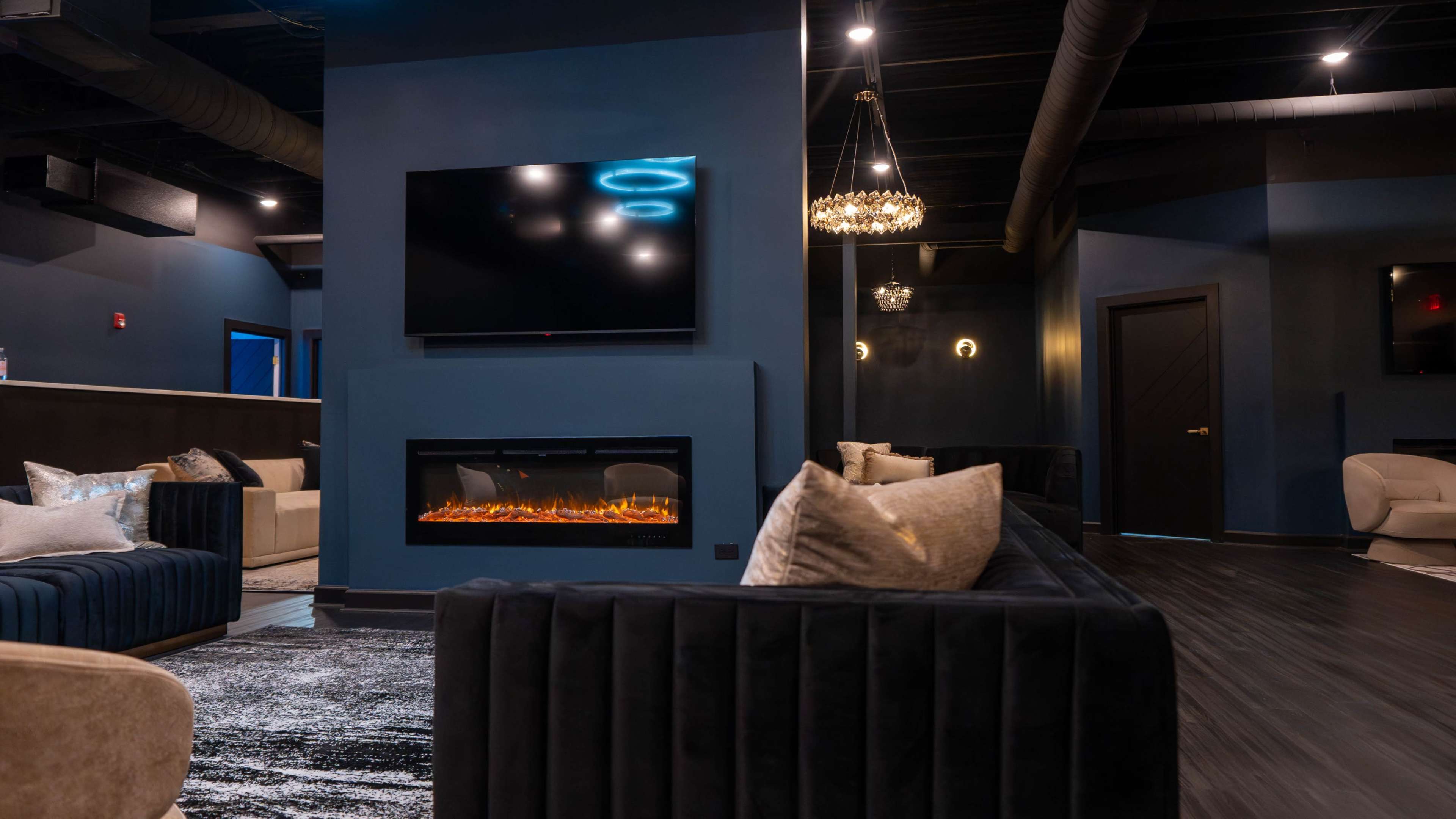 Modern Luxury Lounge – Perfect for Podcasts, Networking, and Photoshoots Image in Bloom Township, Flossmoor, IL