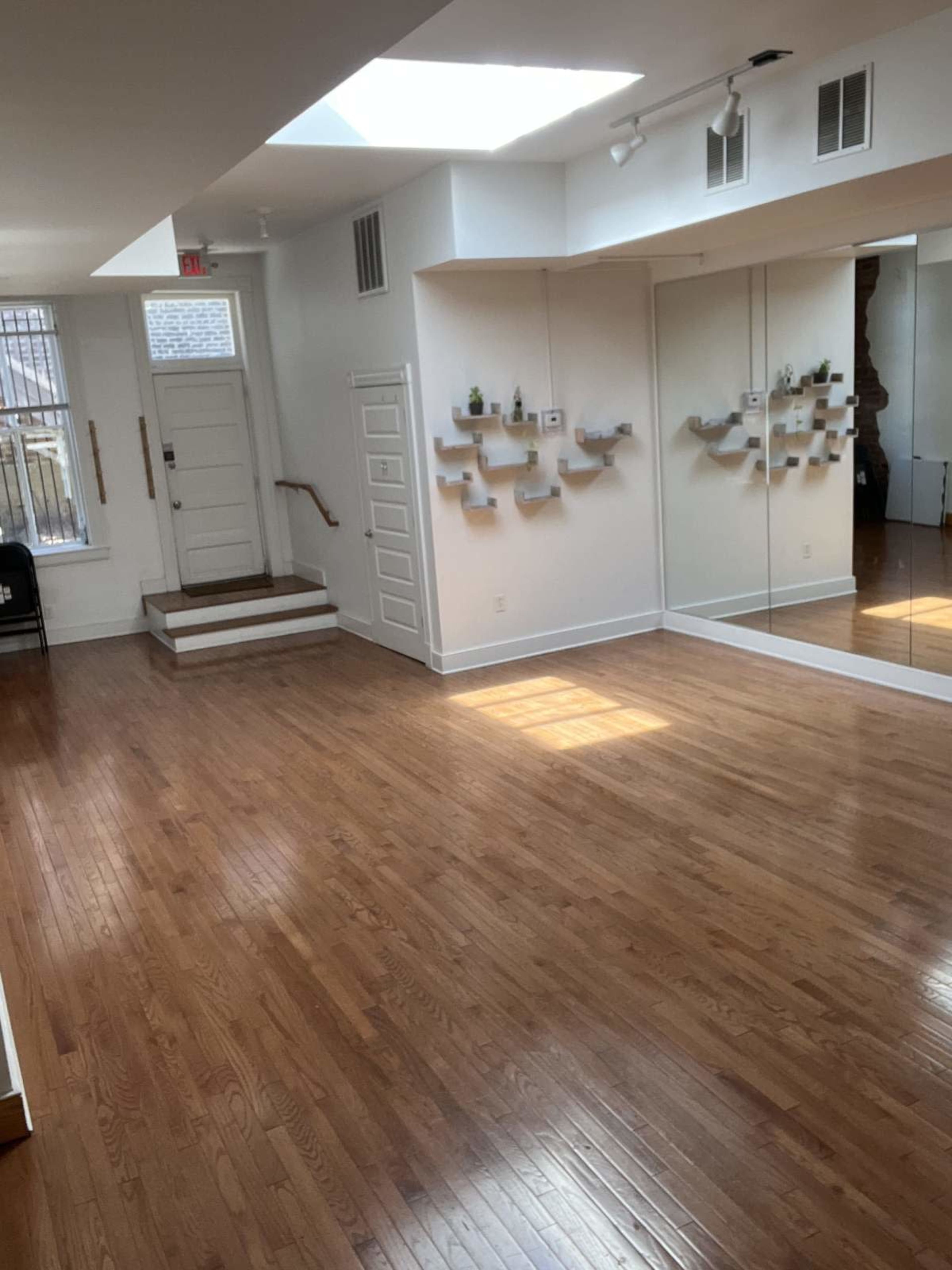 Downtown Natural Light Studio – Ideal for Dance, Events, Meetings & More Image in Downtown, Richmond, VA