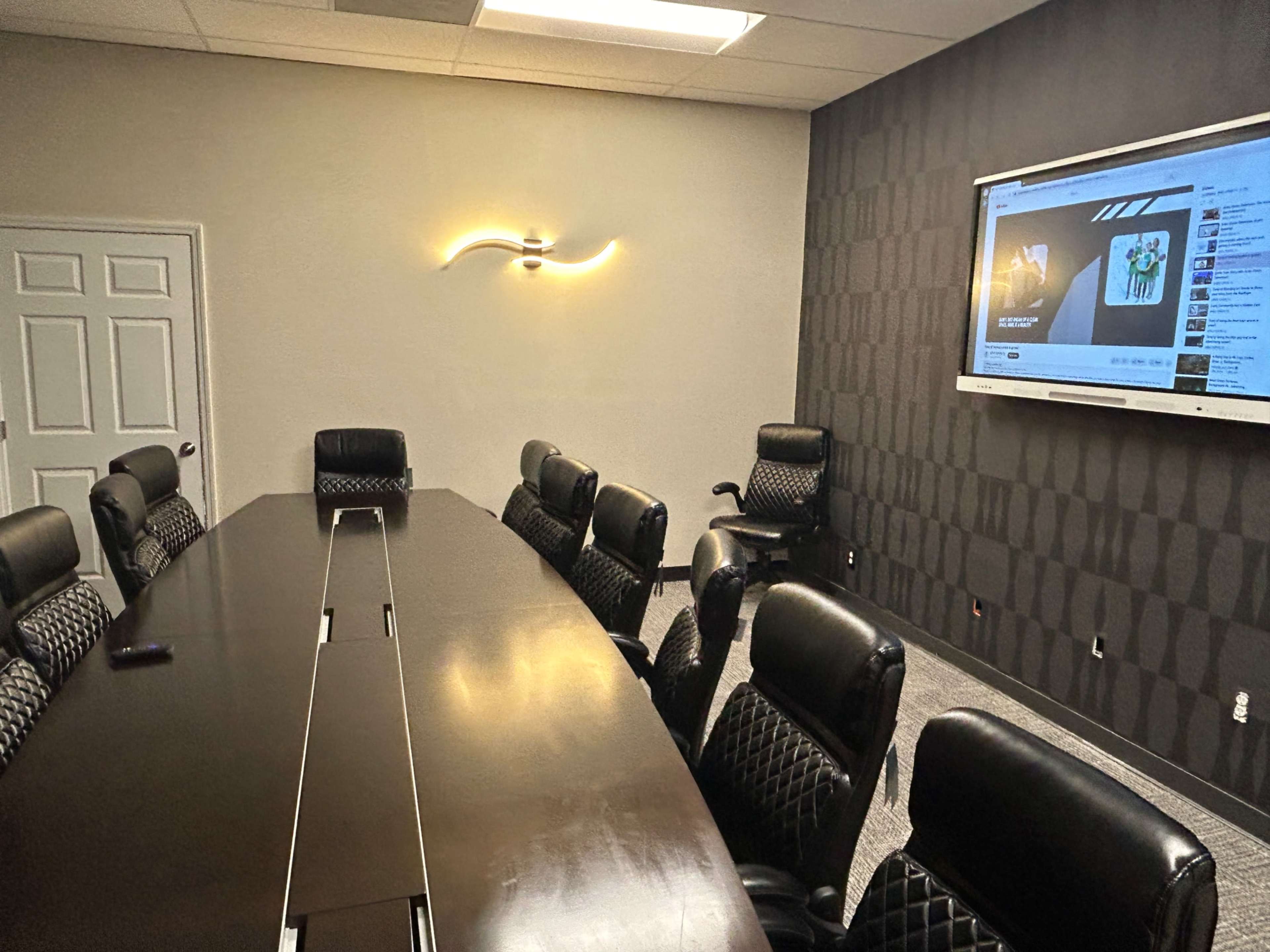 Perfect Place to Host a Variety of Events: Podcasts Corporate Events Photoshoots Live Streams Image in Plantation, Sunrise, FL