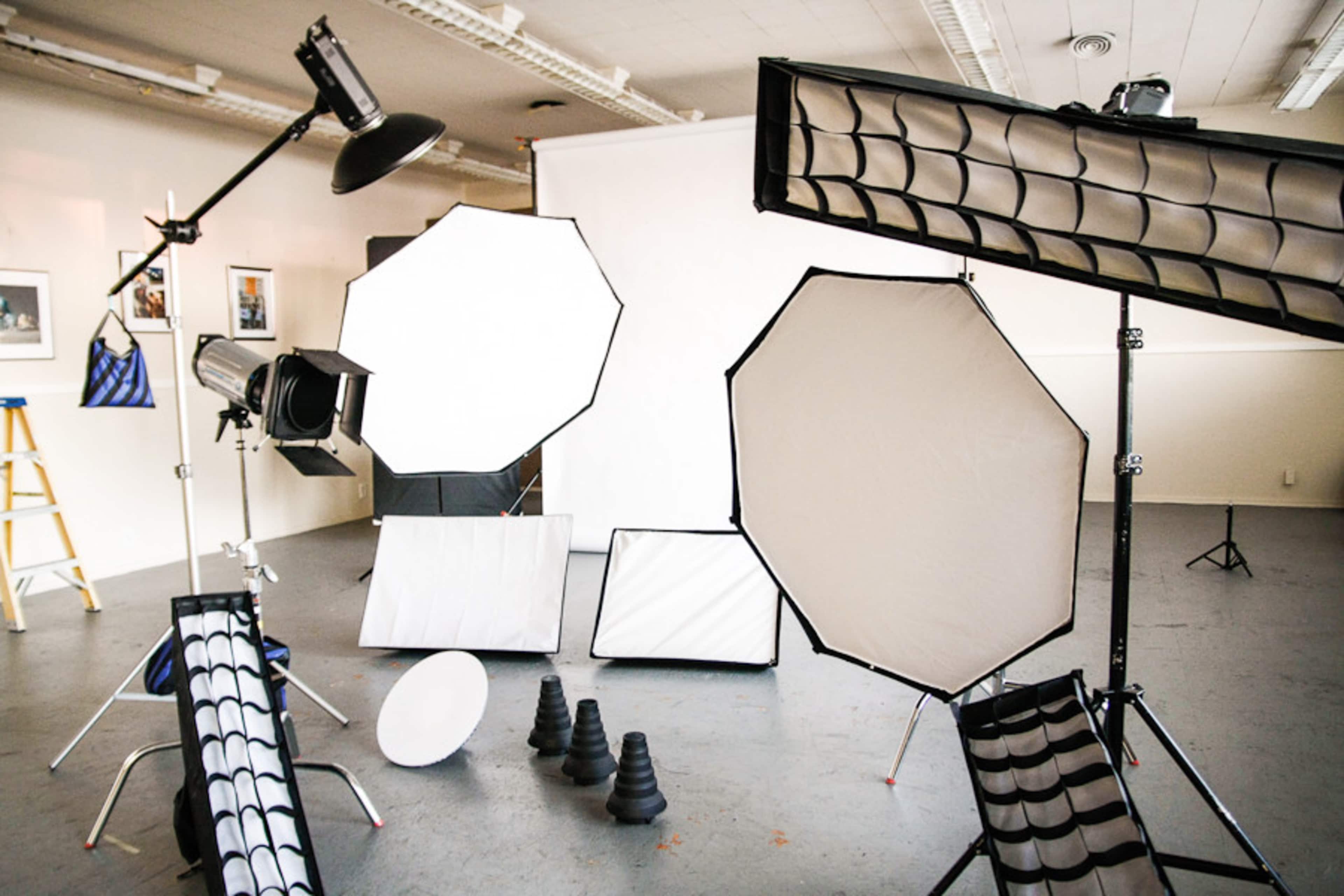 take-studio Studio GZ | Photography Studio with Included Lighting