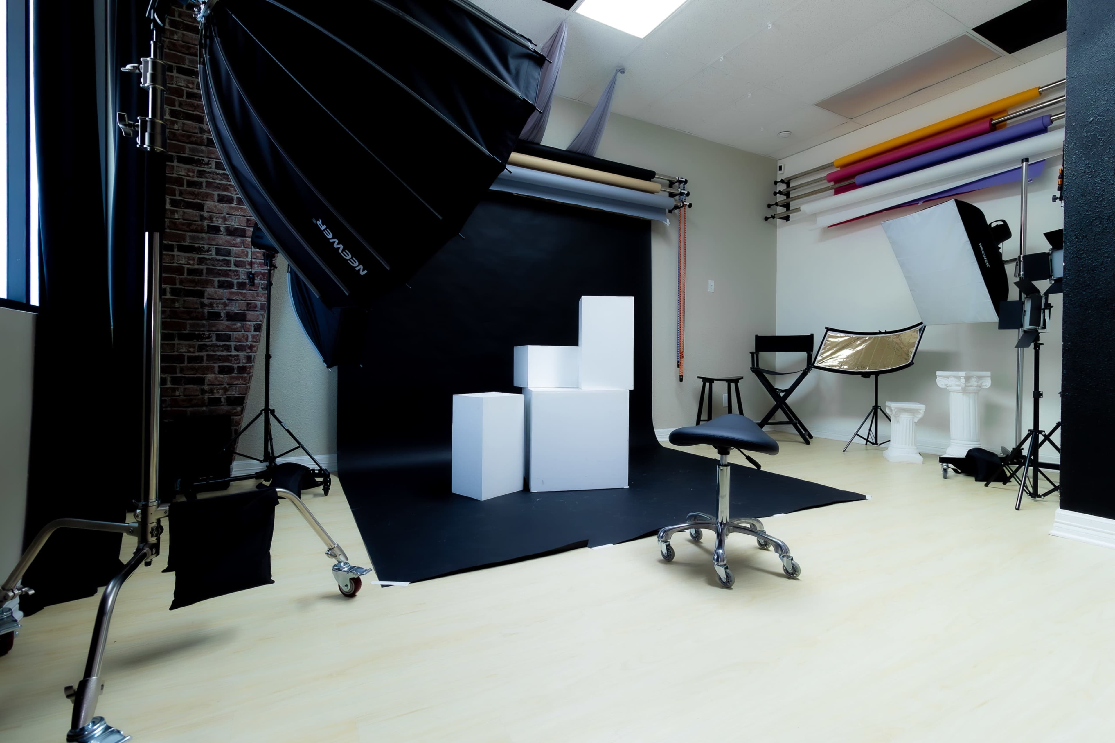 The Collab Studio | Photography Studio with Lighting and Props ...