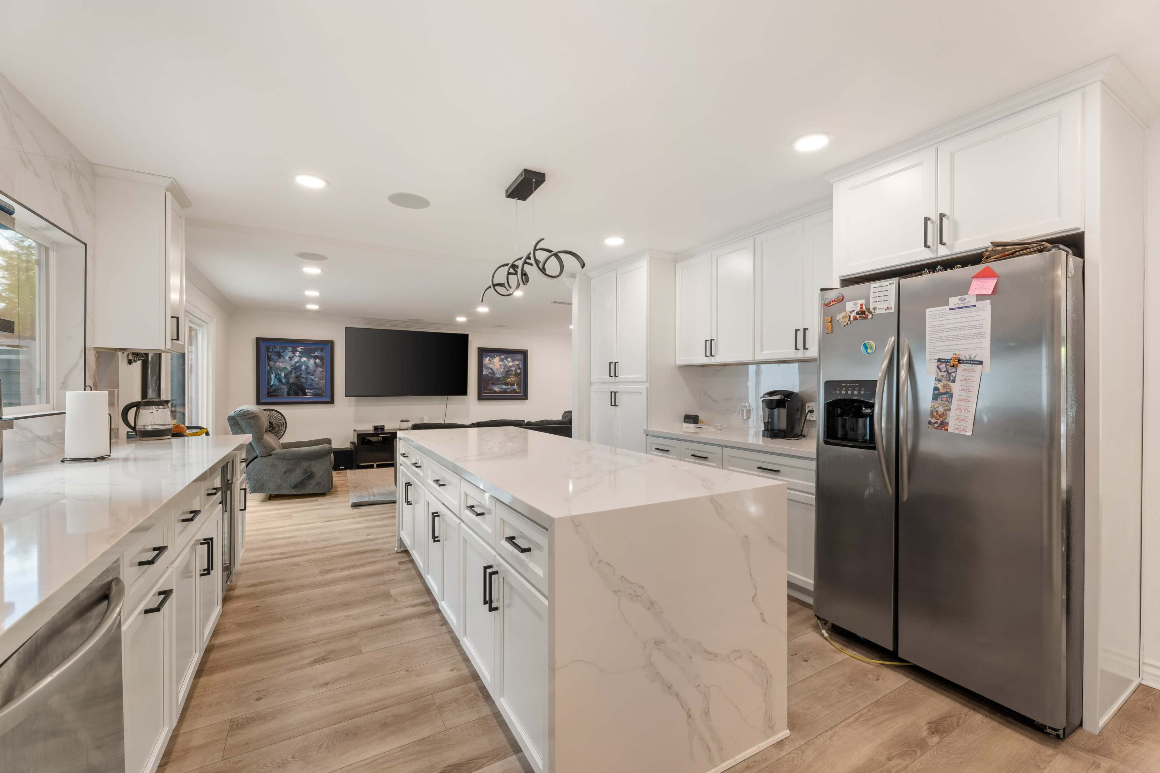 South of the Blvd into the Hills Image in Woodland Hills, Woodland HIlls, CA