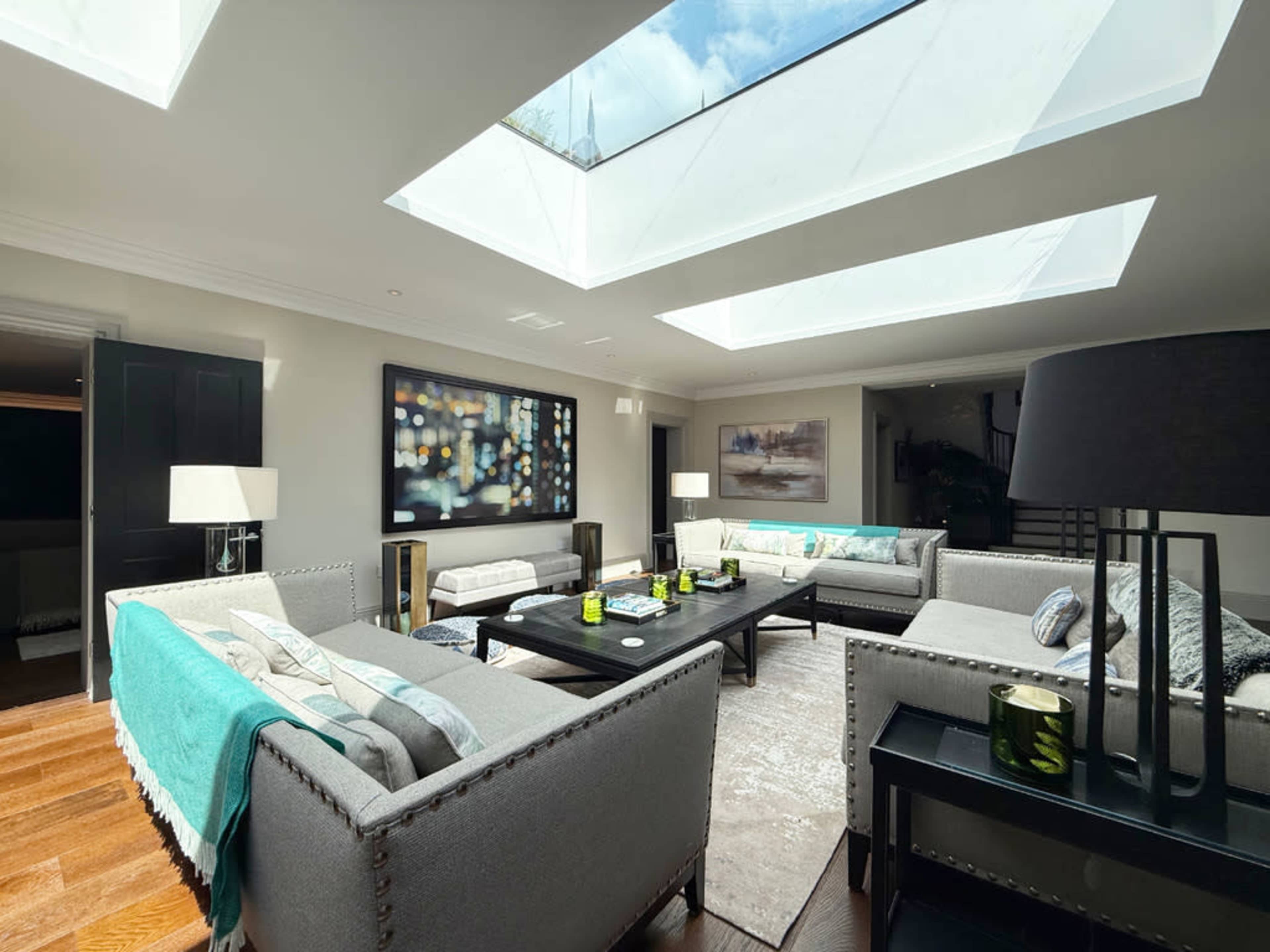 A luxury retreat centre on the River Thames close to Heathrow Airport with yoga studio Image in Wooburn, BOURNE END, ENG