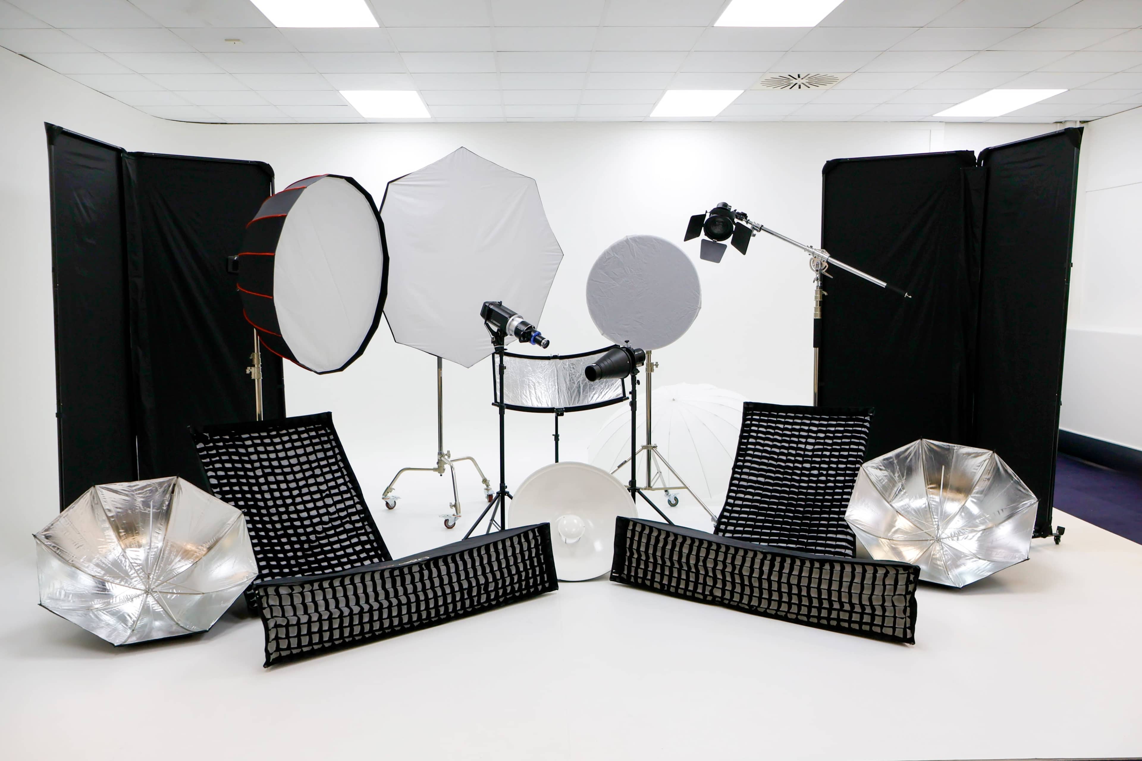 Dagenham East Photography Studio Image in Dagenham, Dagenham East, ENG