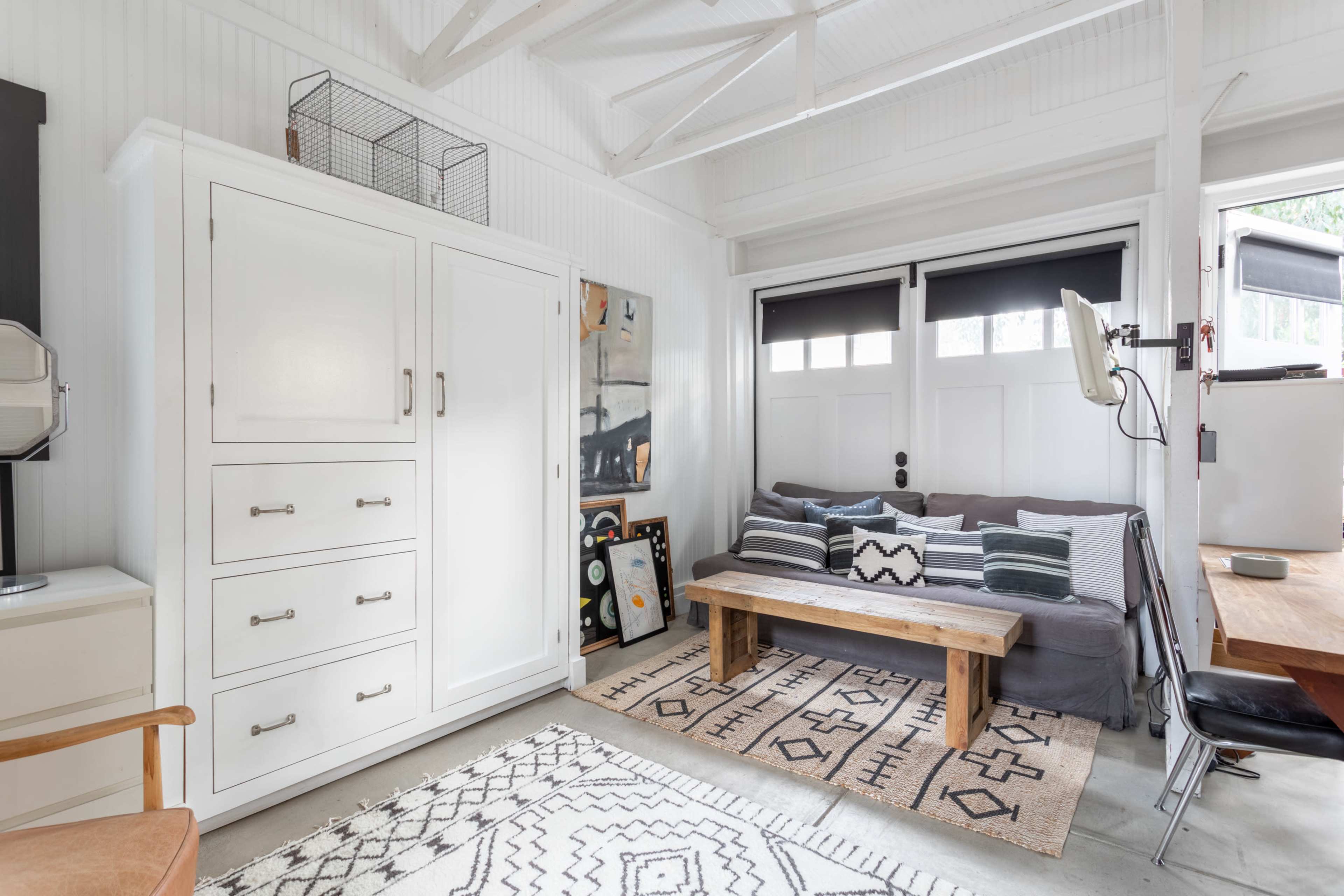 Light-Filled Mod Silverlake Studio Image in Los Feliz, Los Angeles, CA