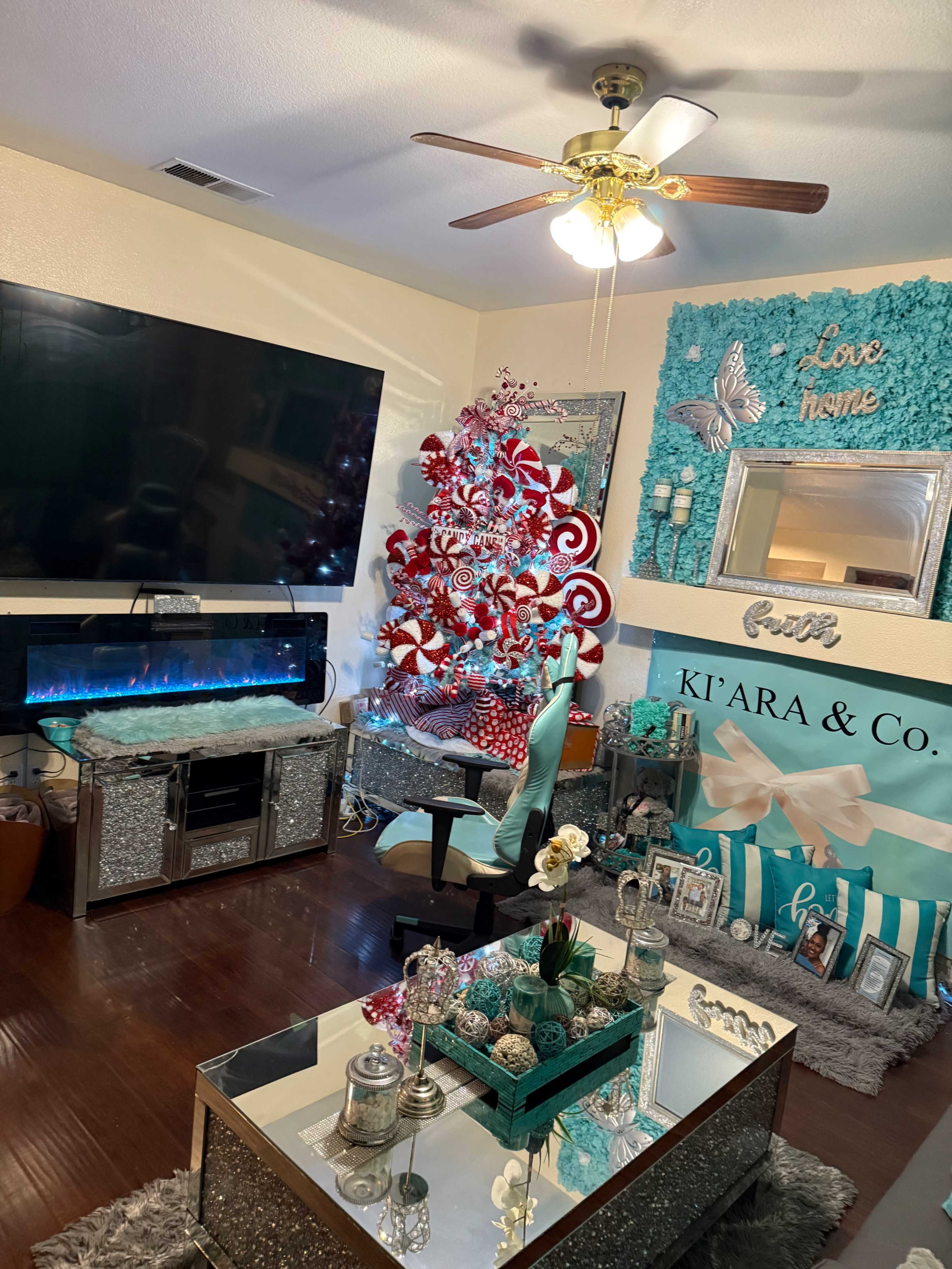 Girlie blinged out photo opportunity space Image in Antioch, Antioch, CA