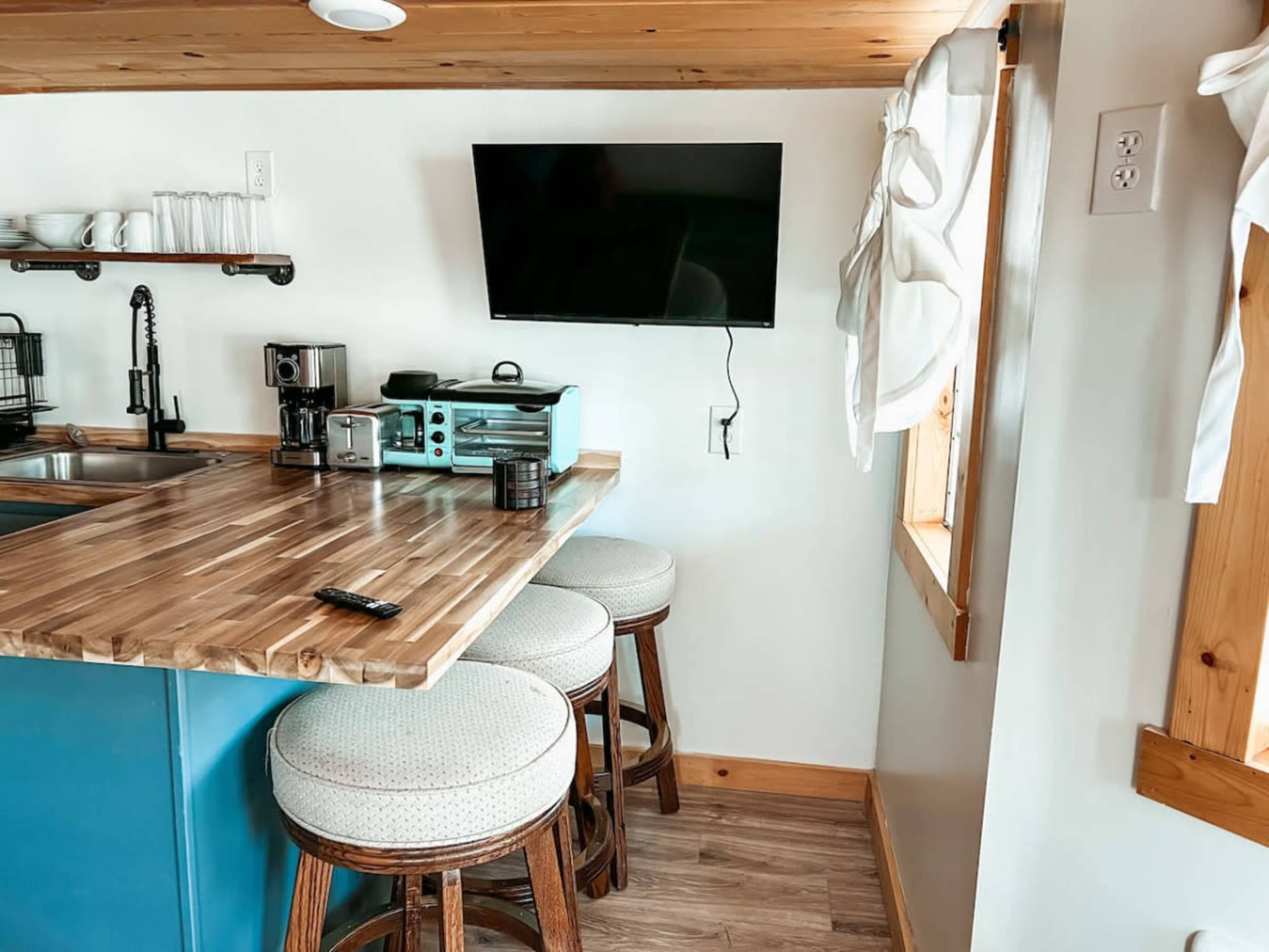 Tiny Cabin Farm Stay Image in Decatur, Indianapolis, IN