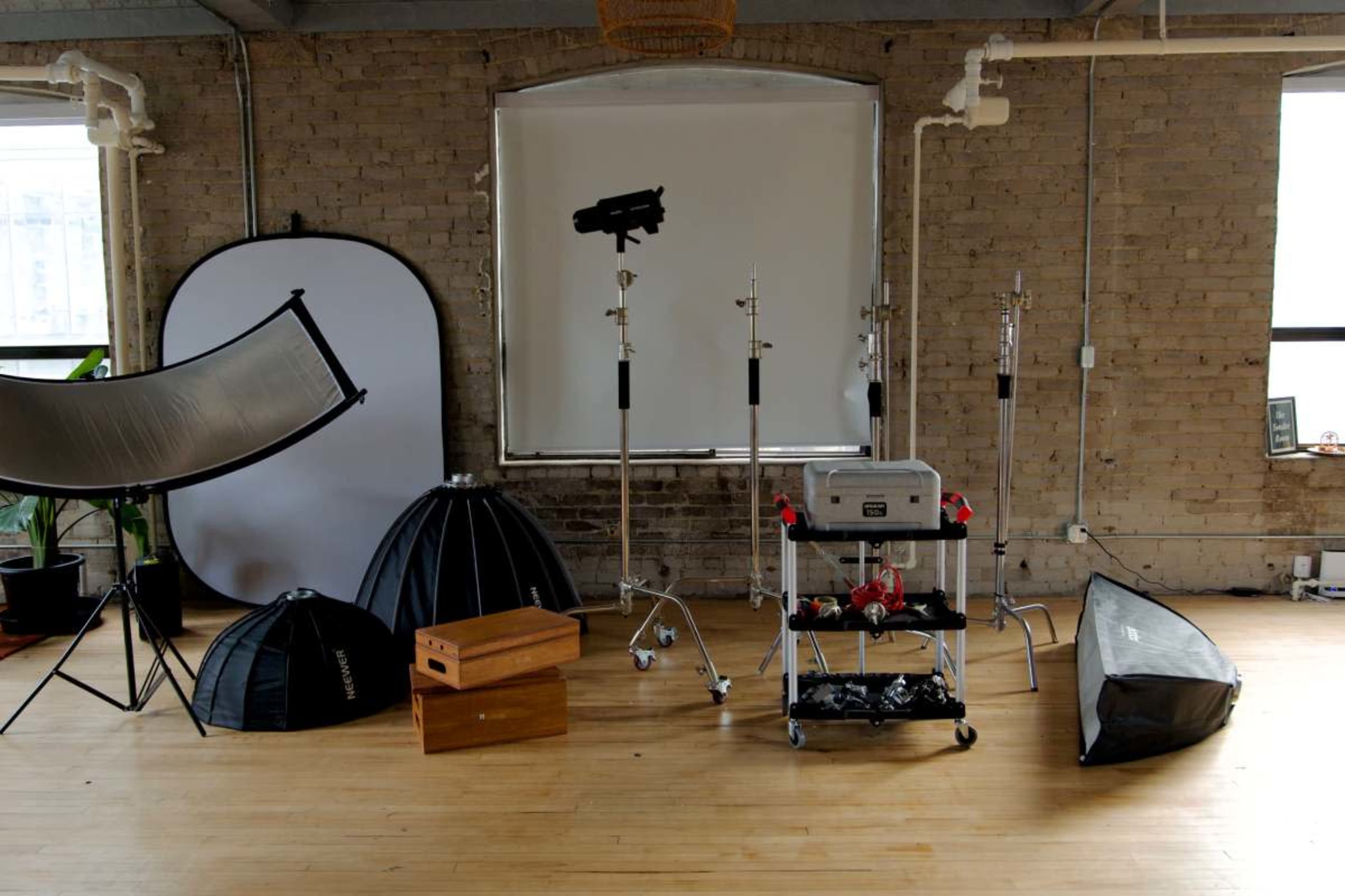 Studio space for offsites w/ Conference table and Projector Image in Junction-Wallace Emerson, Toronto, ON