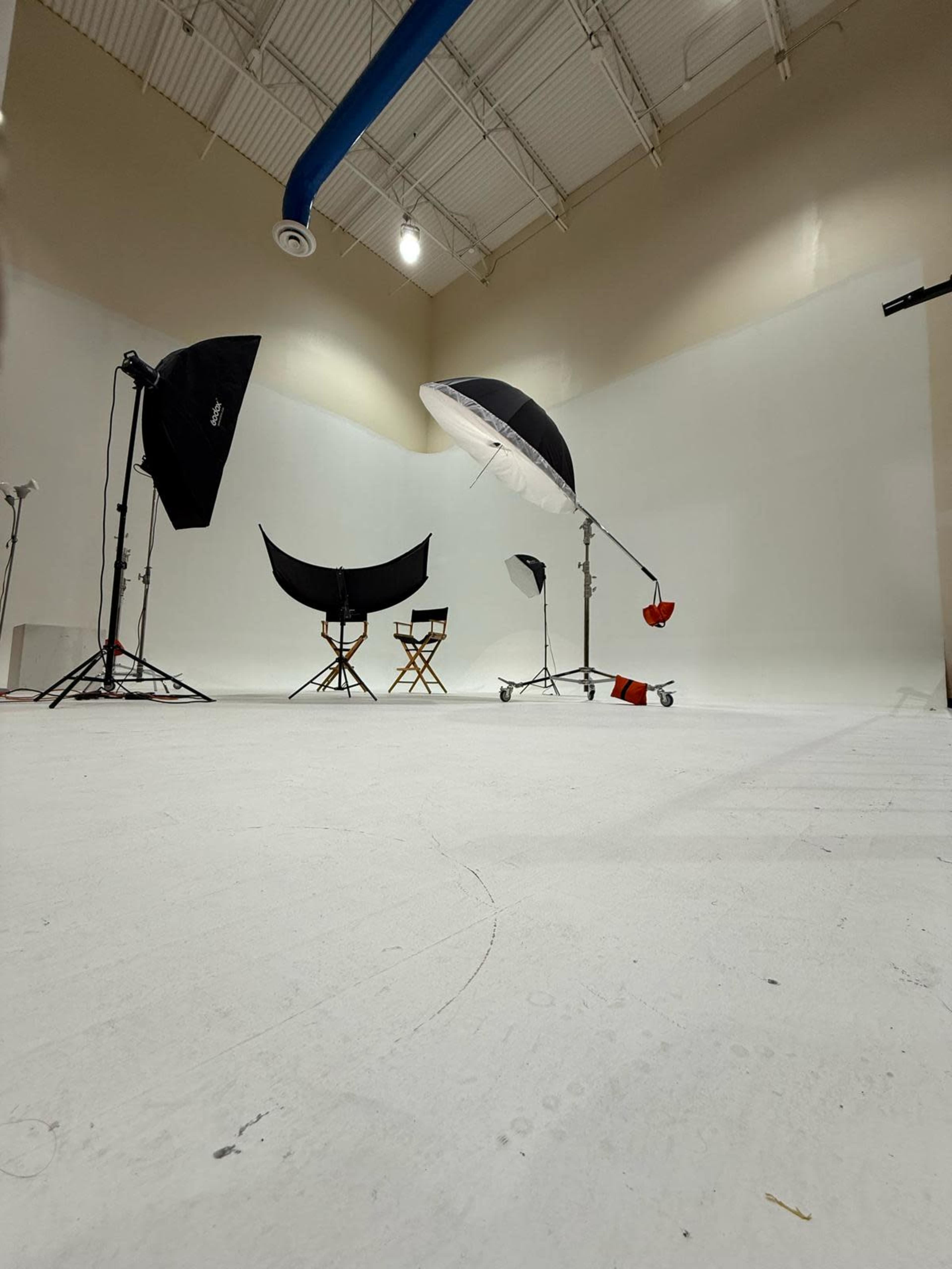 White Set Image in Westside, Houston, TX
