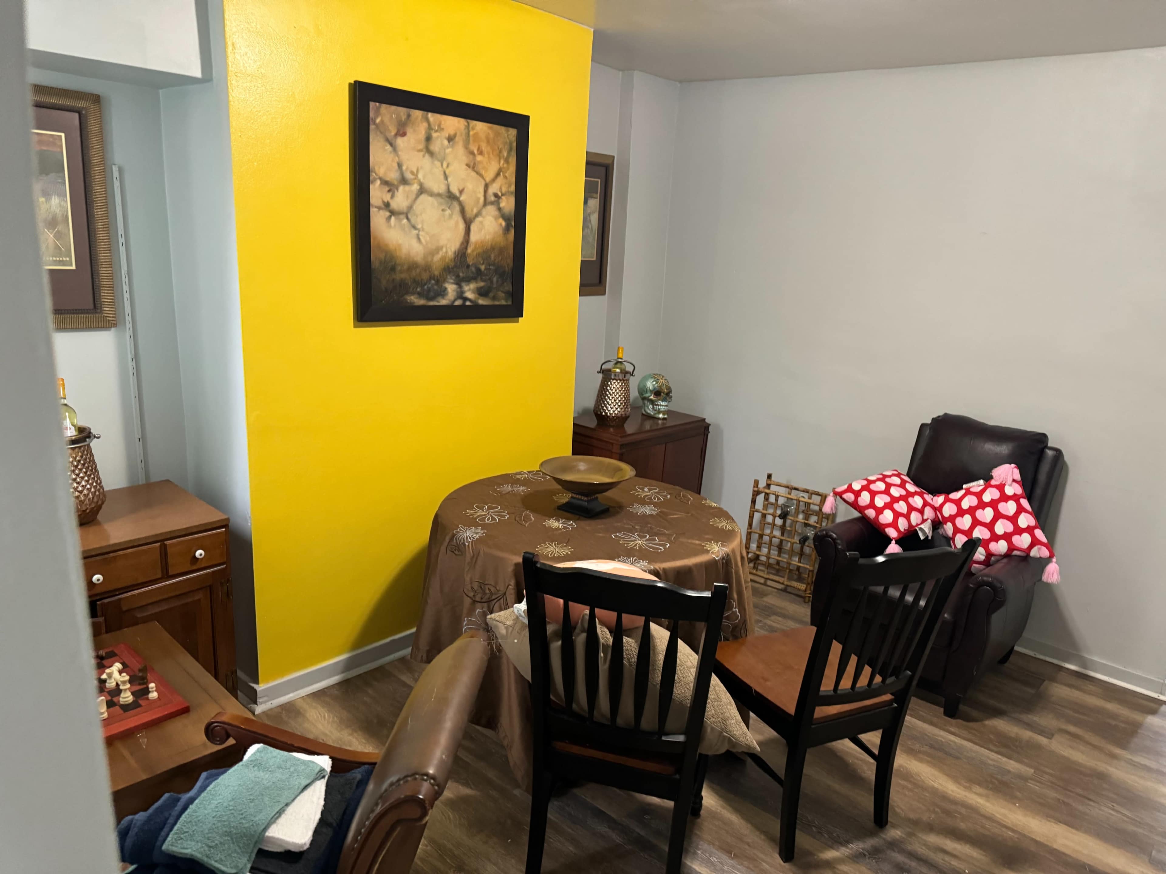 "Chic Urban Townhouse for Creative Shoots & Wellness Retreats – Close to Downtown & Hospitals" Image in Central Northside, Pittsburgh, PA