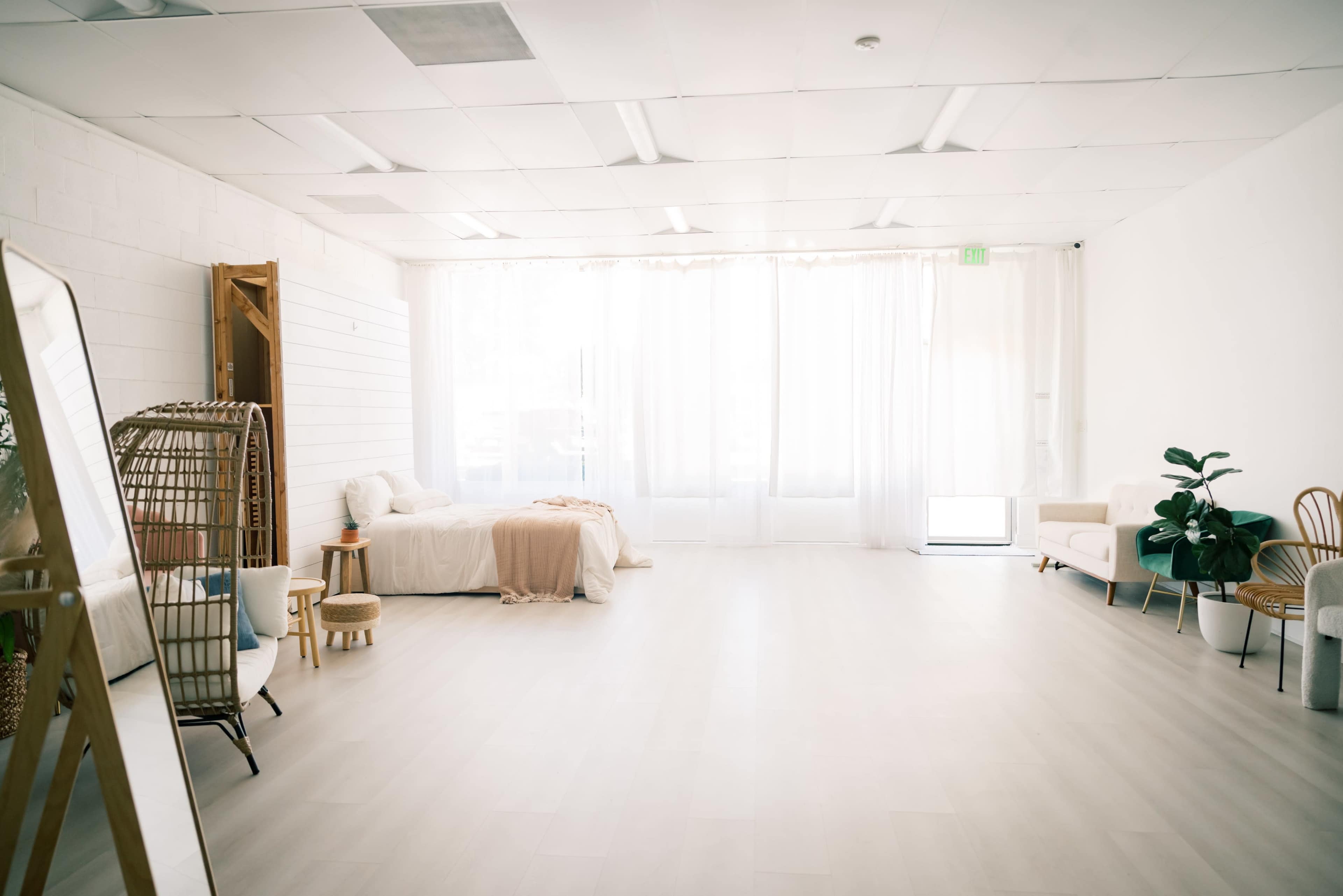 Natural Light Photo Studio with White Walls in Dublin Image in Dublin, Dublin, CA